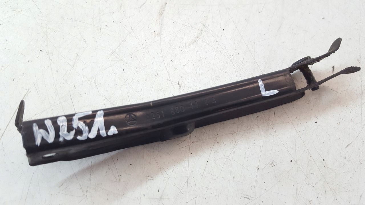 bumper bracket left front Mercedes W251 3,0 CDI
