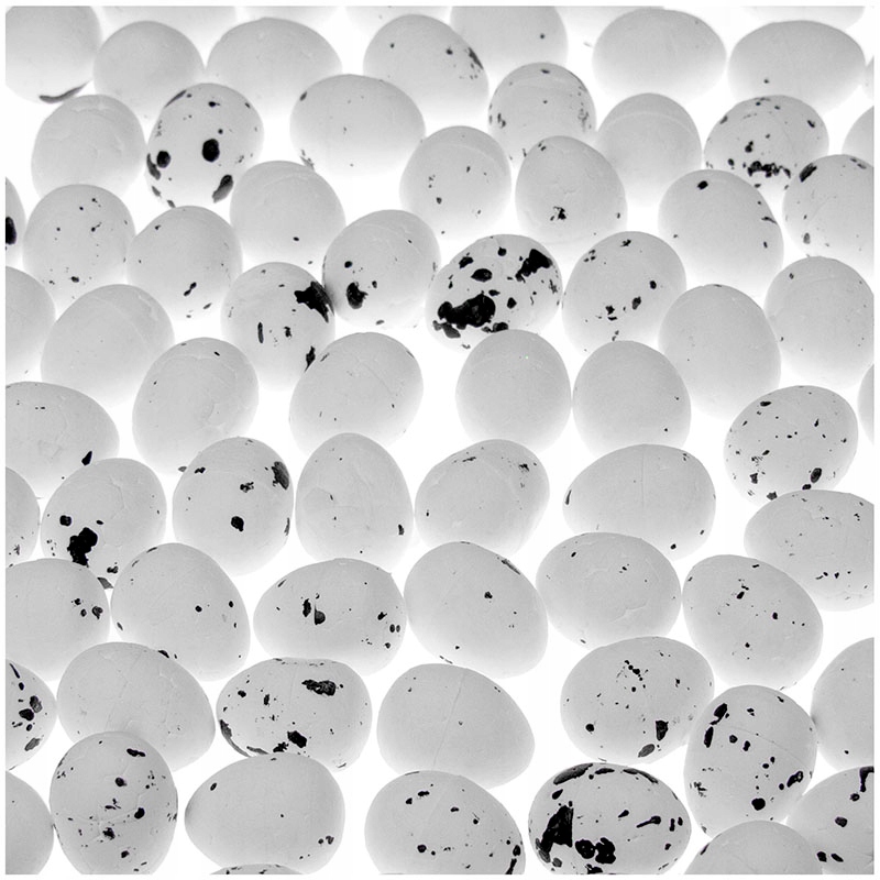 jajka styropianowe 100szt. 1,5cm x 1,8cm na sianku 23cm BIAŁE | WPJ-9718 — 9