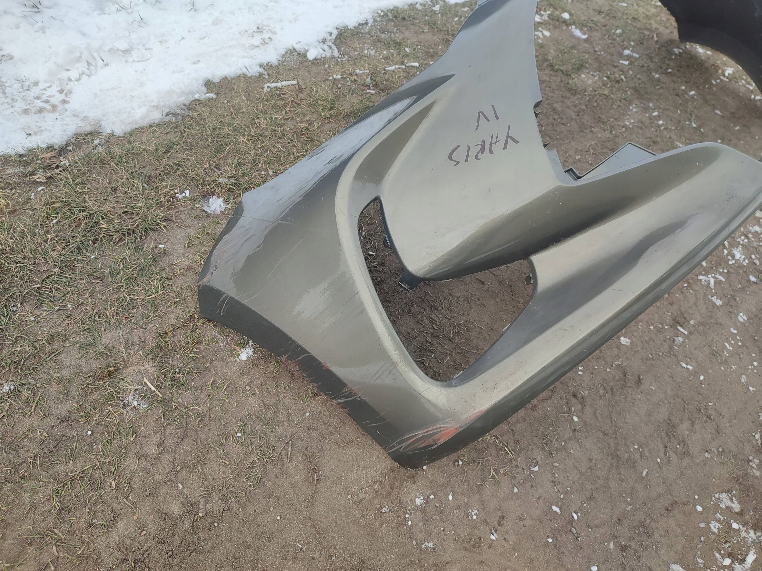бампер передний TOYOTA YARIS IV 4