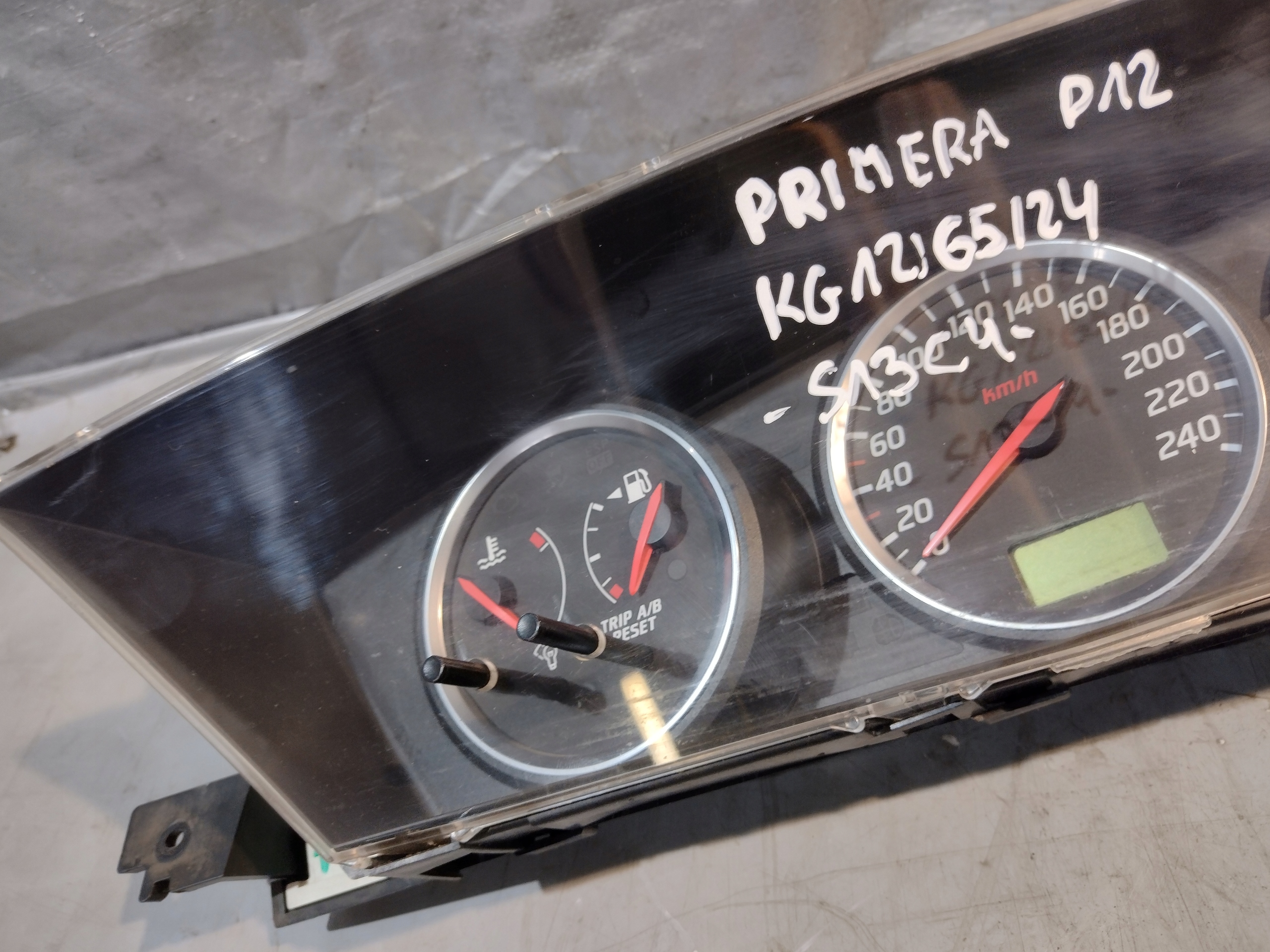 dials dials Nissan Primera P12 2,0 16V AU870