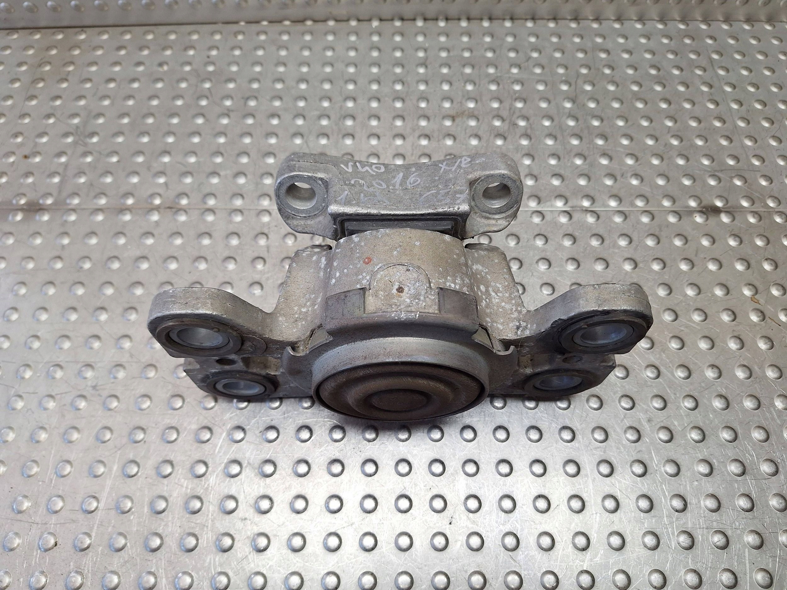 gearbox mount EJ32-7M121-AD RANGE ROVER EVOQUE 2.0D