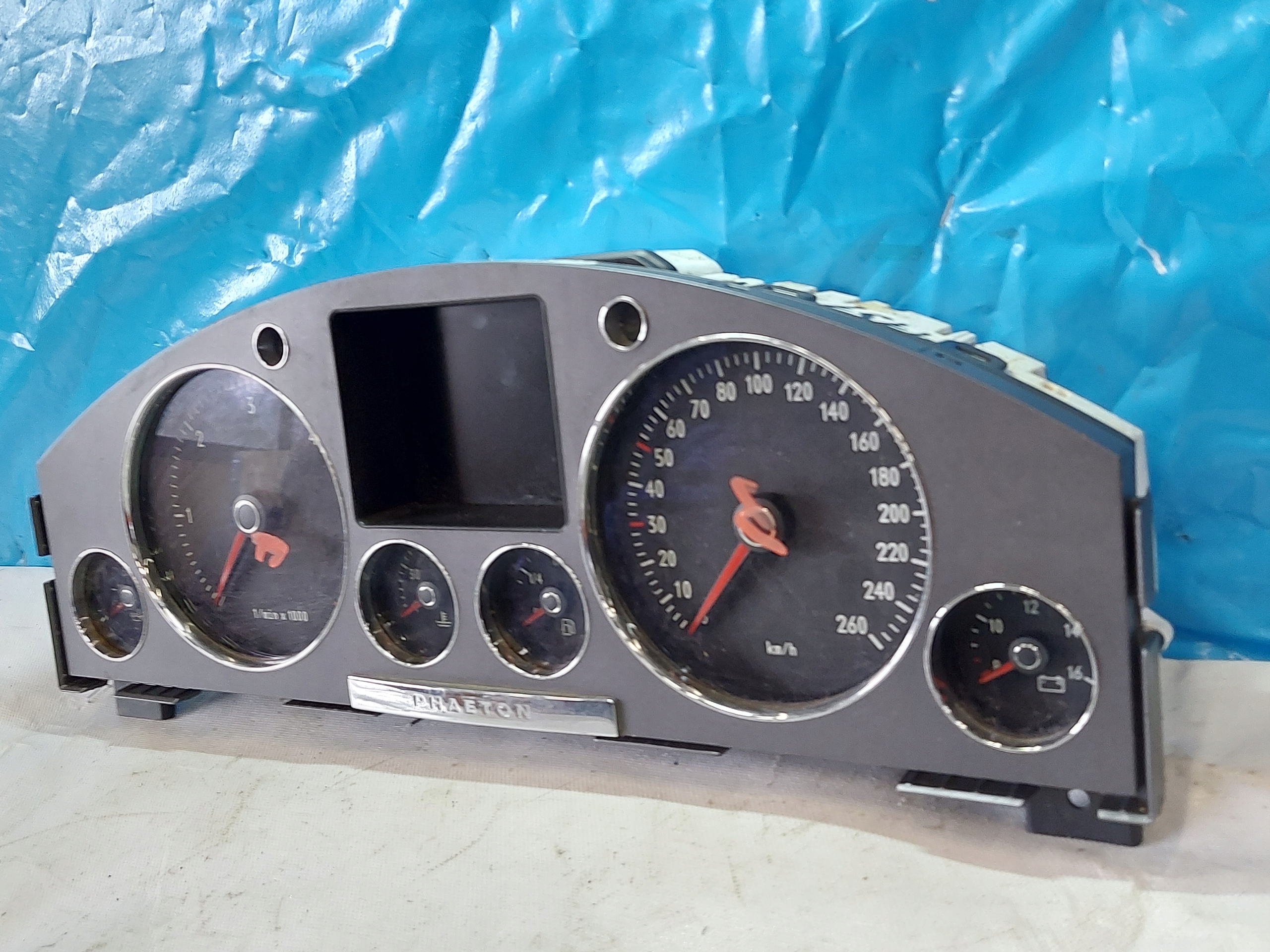dials clock PHEATON 3.0 TDI 3D0920885A