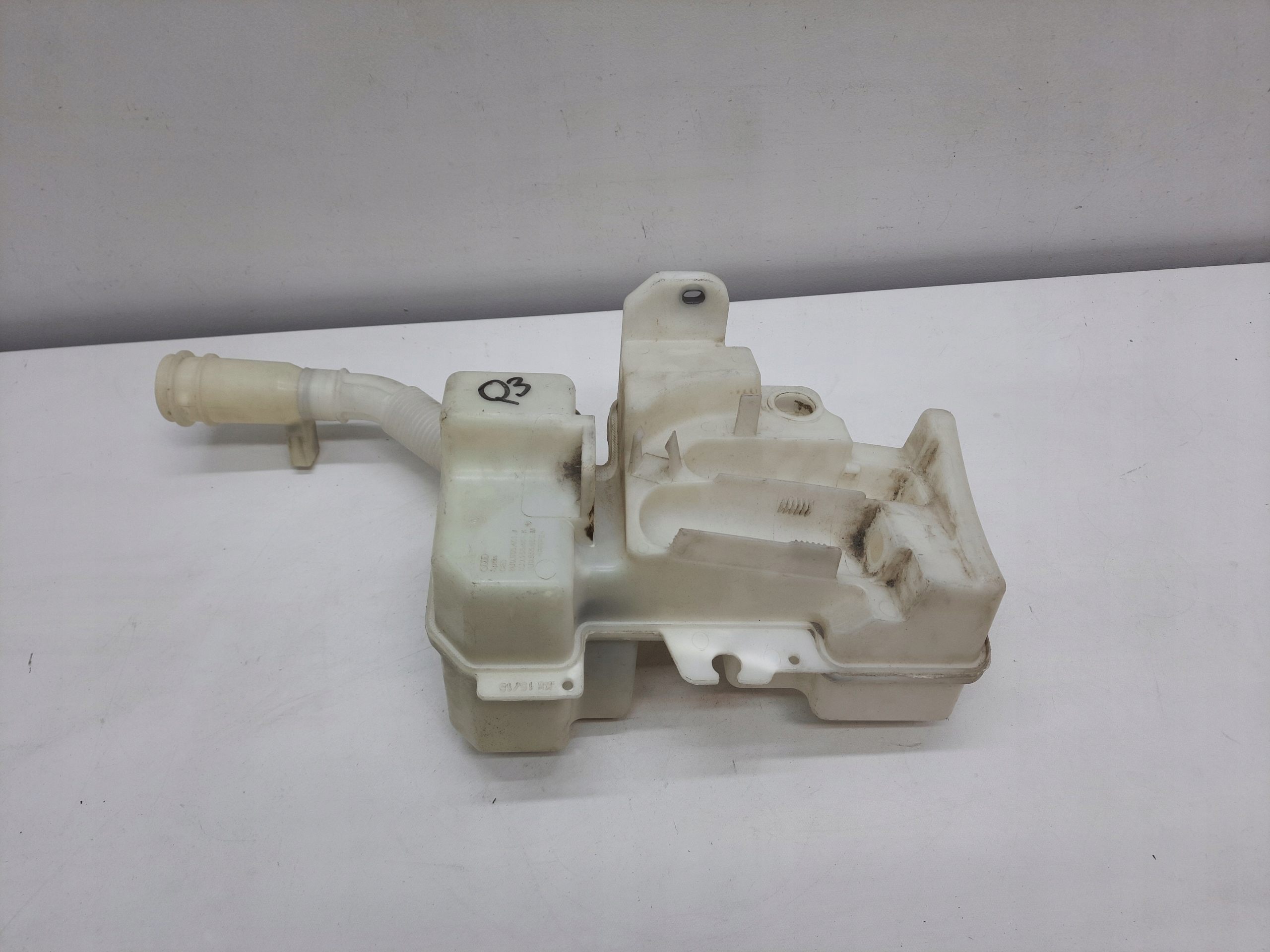 AUDI Q3 8U0 11- washer fluid tank original