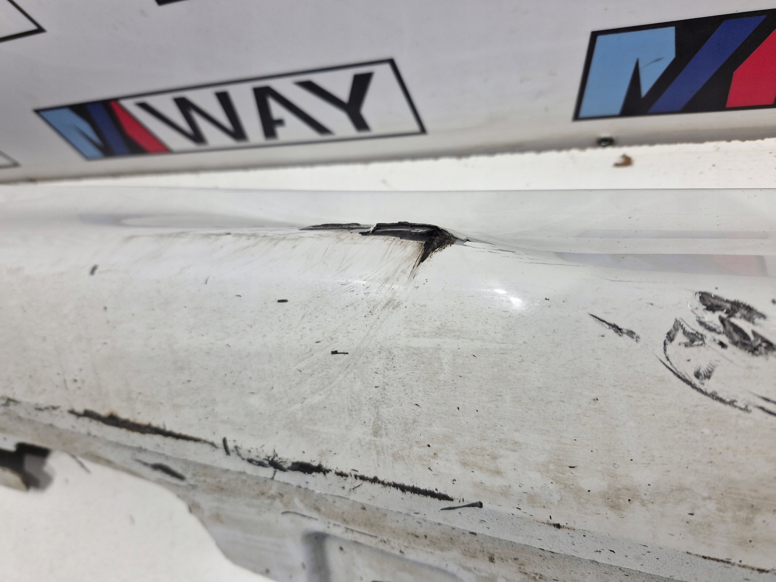 BMW 6 F06 cap moulding threshold left MPAKIET A300 ALPINWEISS