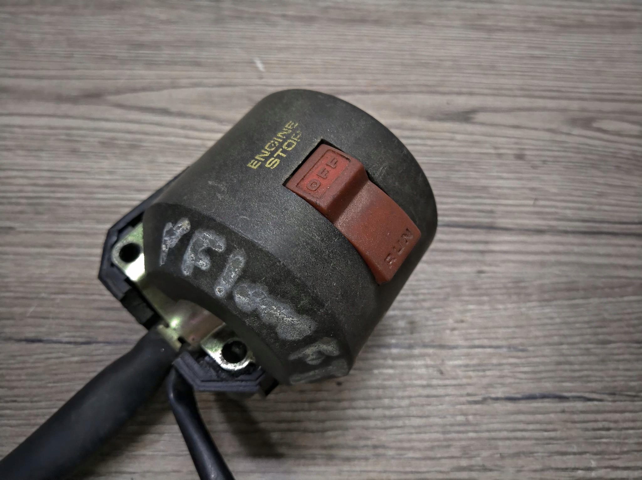 HONDA VF 1000 INTERCEPTOR PRZEŁĄCZNIK PRAWY Producent 3RG