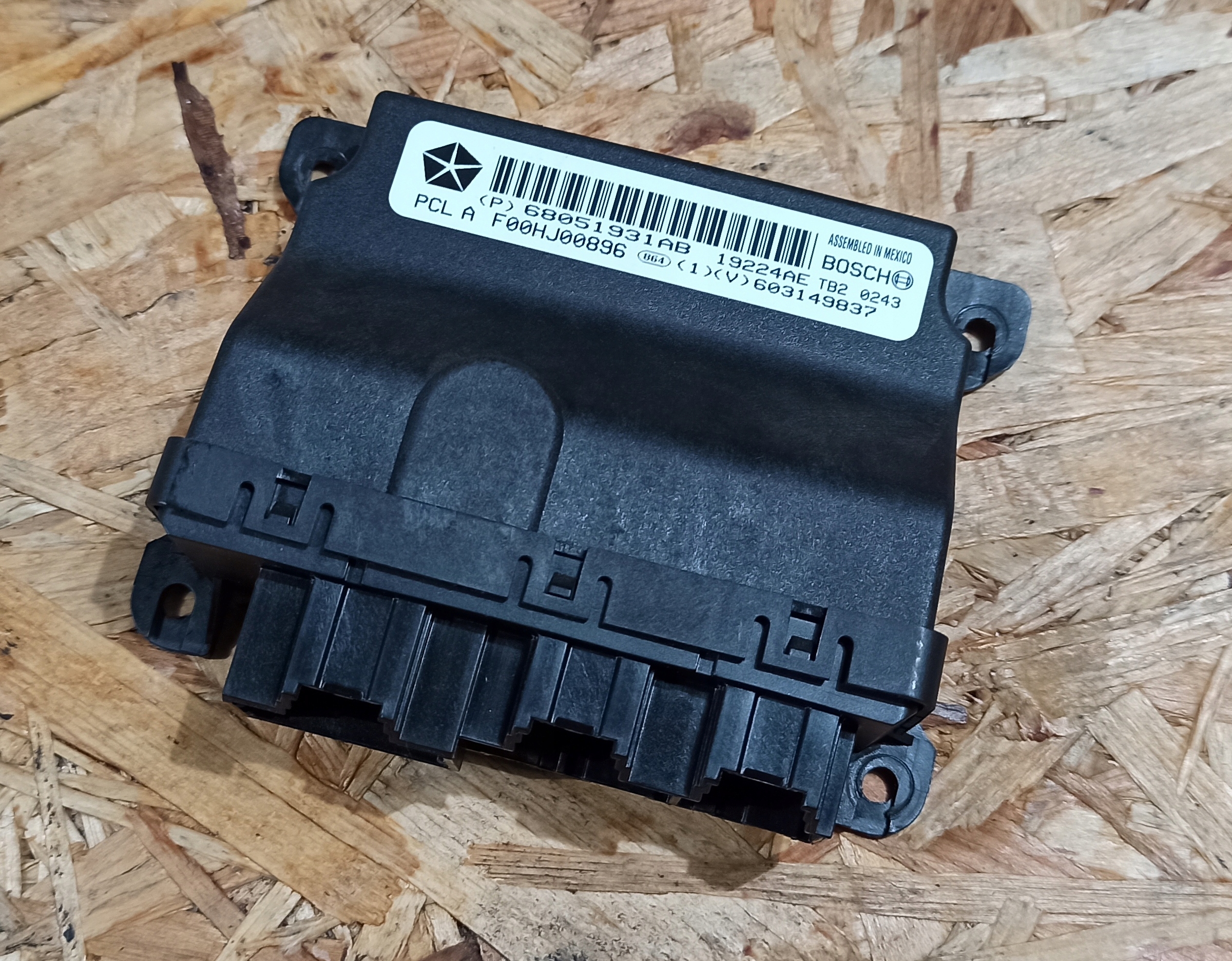 68051931AB - Модуль контроллера двери Dodge Challenger 2009-2014