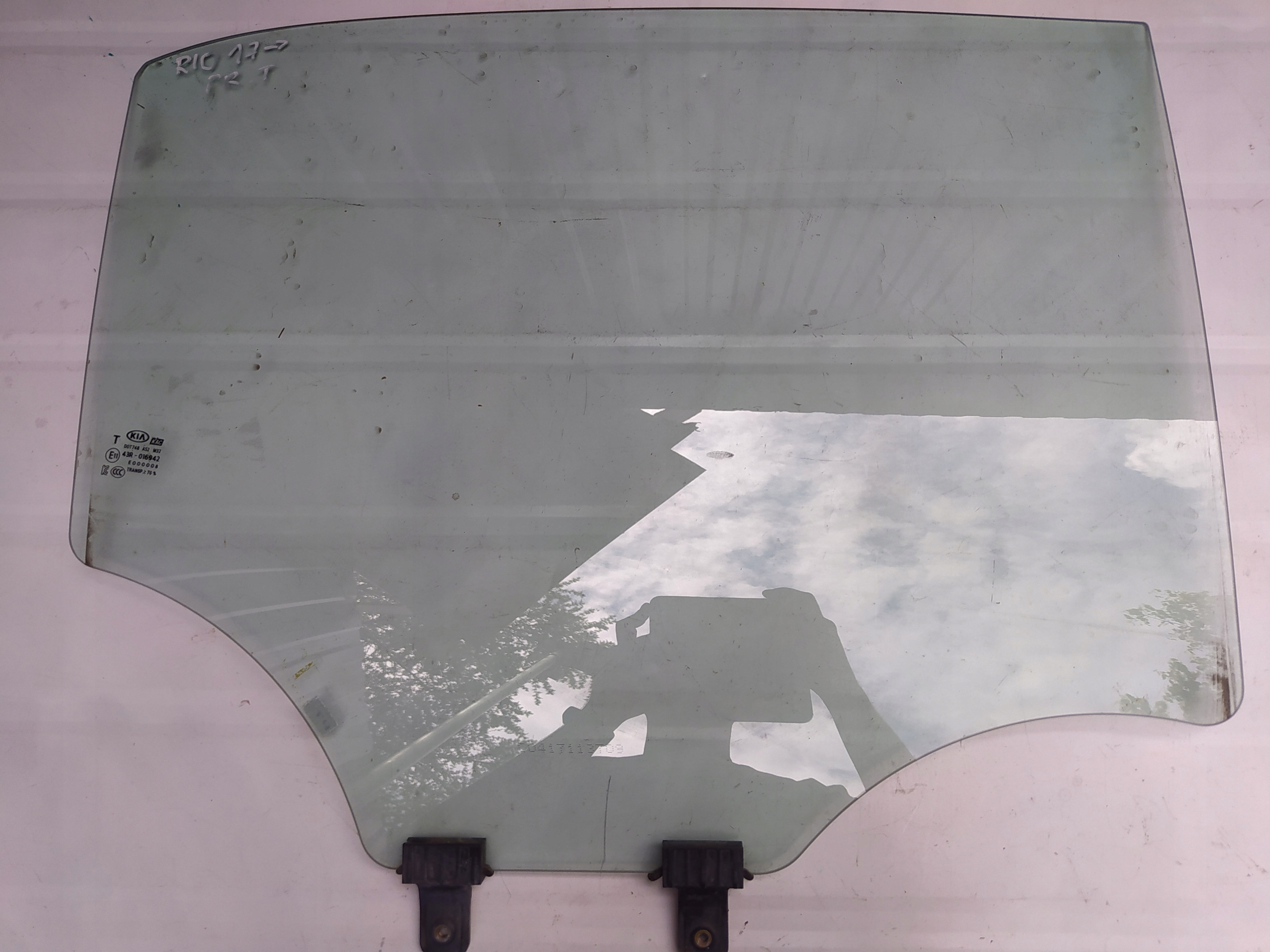 Стекло боковой двери заднее правое-Rio IV V 17-