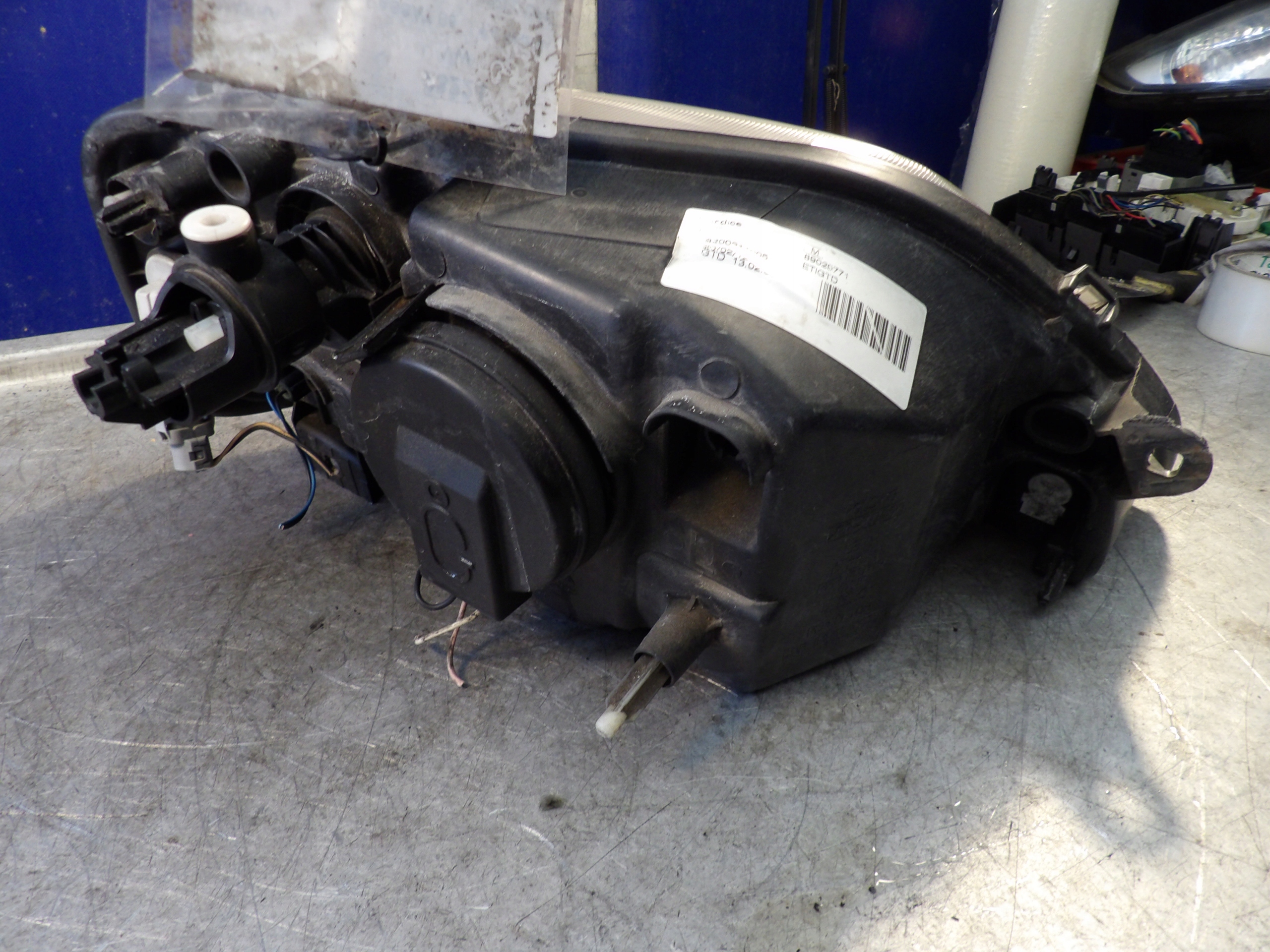 Dacia Logan and lift light front left 8200211005 89029771