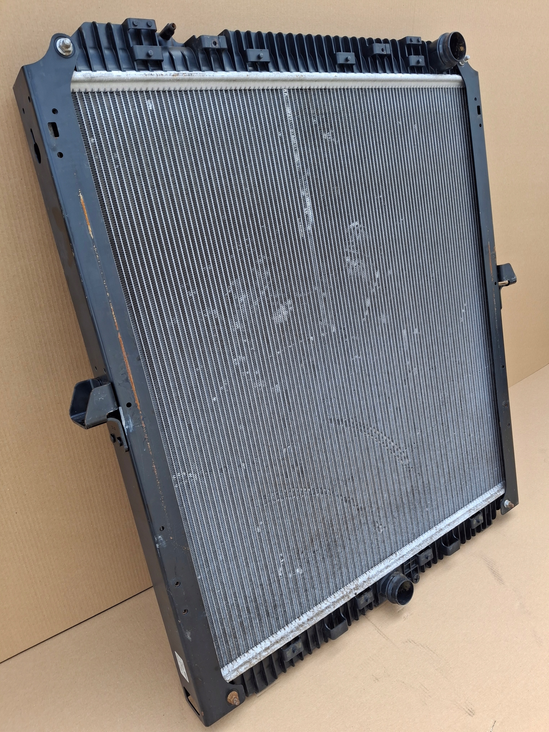 MERCEDES ACTROS MP4 CHŁODNICA CIECZY WODY A9605002501 Producent części Mercedes-Benz OE