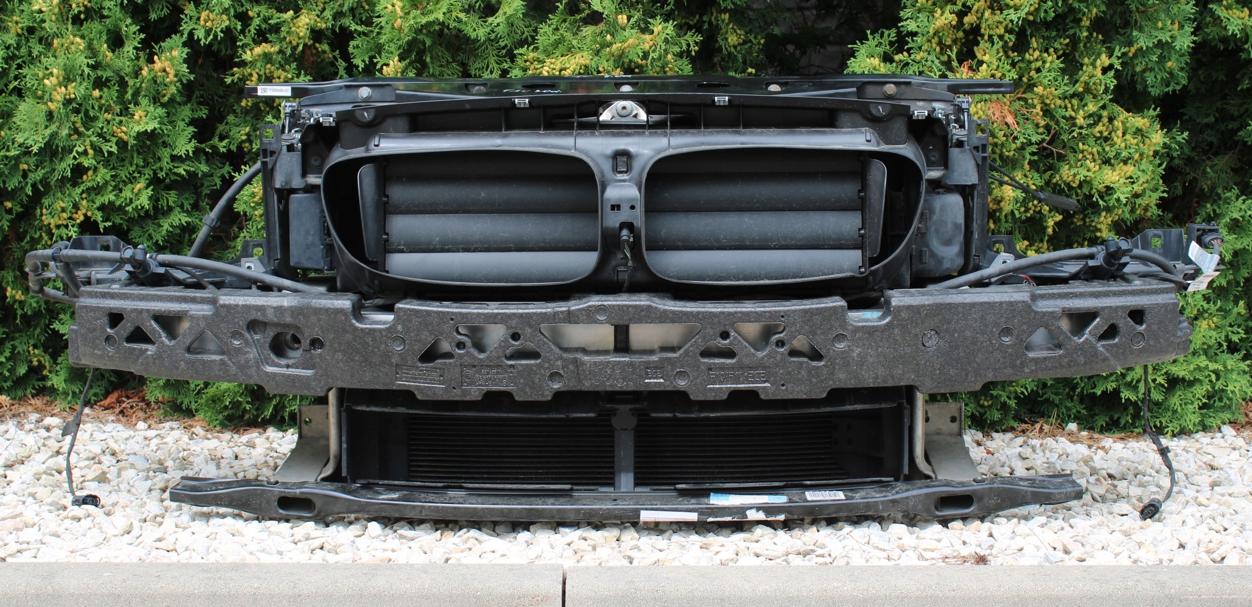 F10 F11 WZMOCNIENIE CZOŁOWE PAS PRZEDNI CHŁODNICE