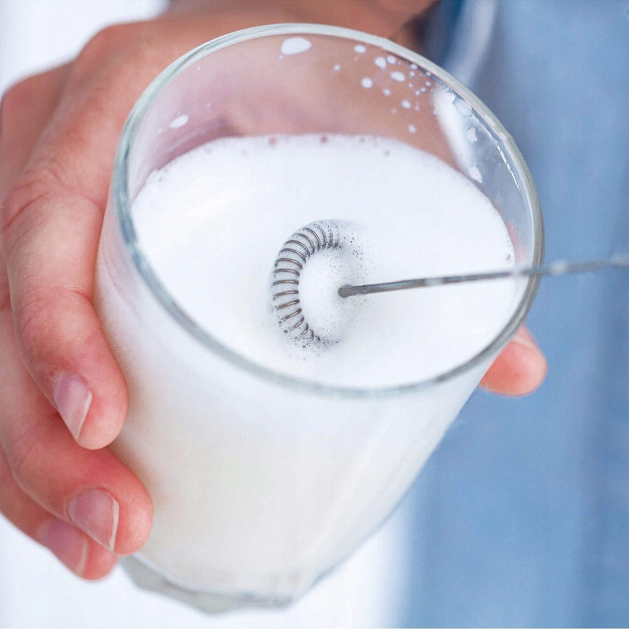 SPIENIACZ UBIJACZ DO MLEKA KAWY MINI MIKSER KOLOR Zasilanie baterie