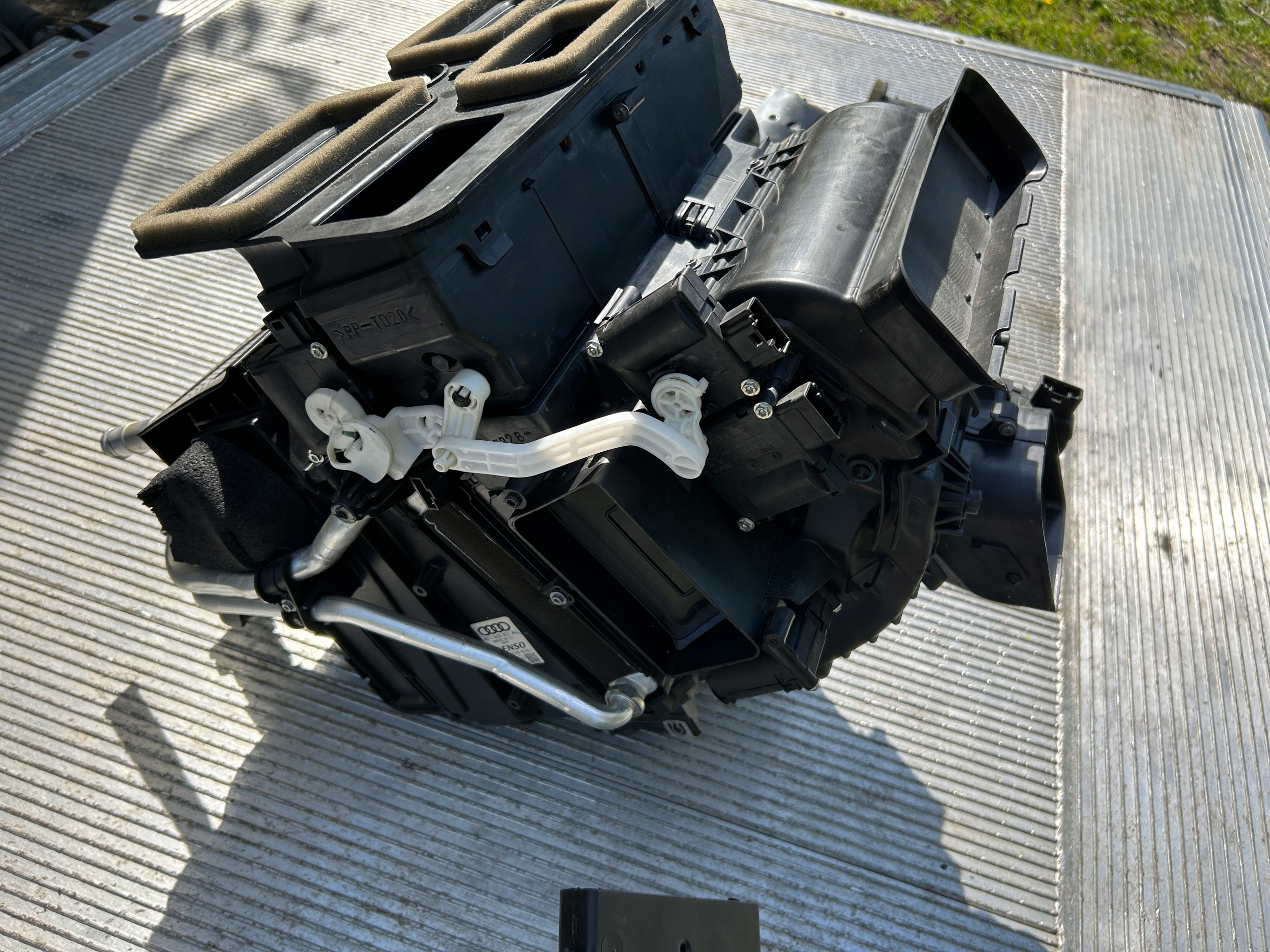 радиатор отопителя Audi A6 C6 европа