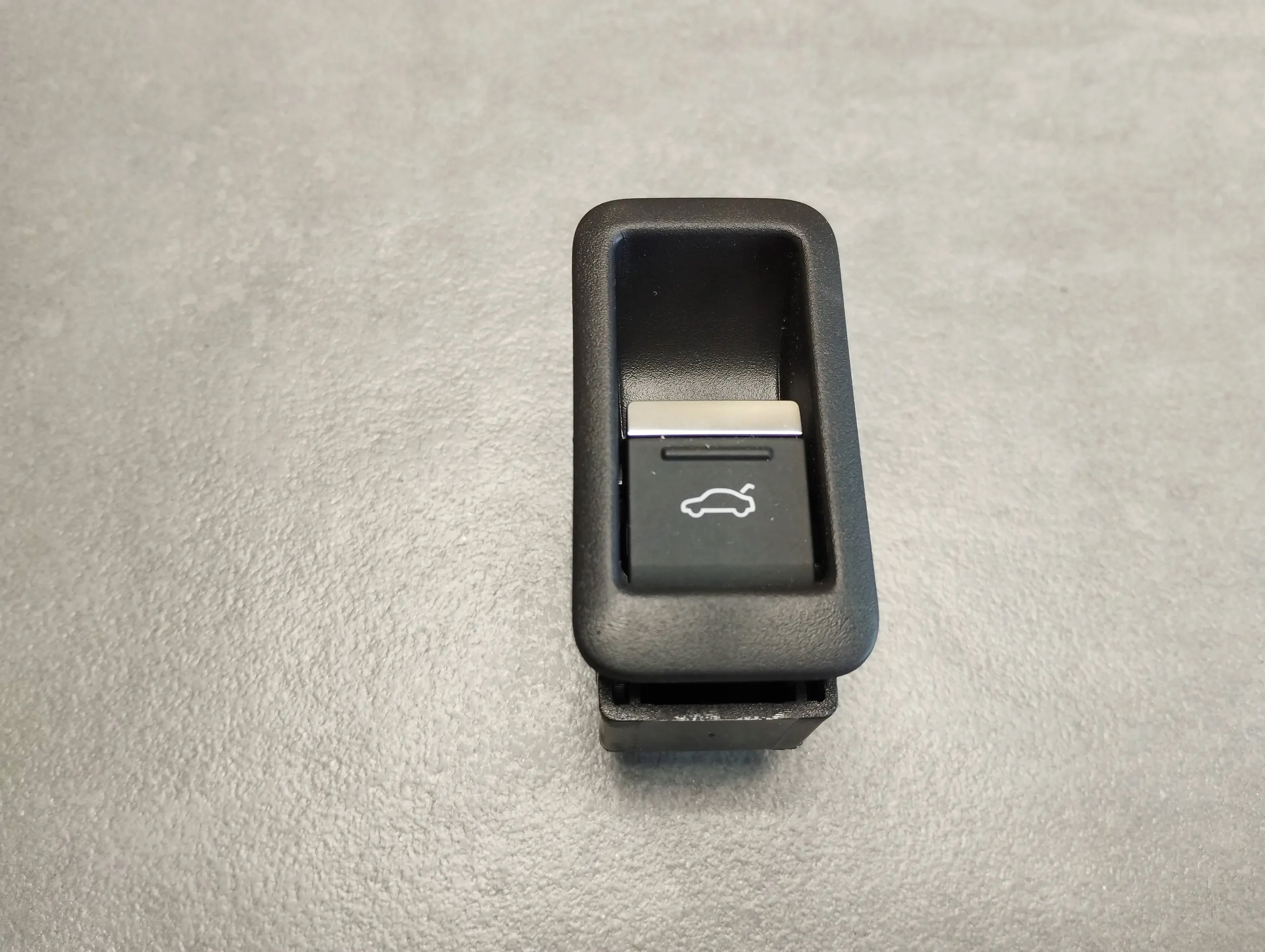 Audi Q4 e-tron switch bonnet 8Y0959829