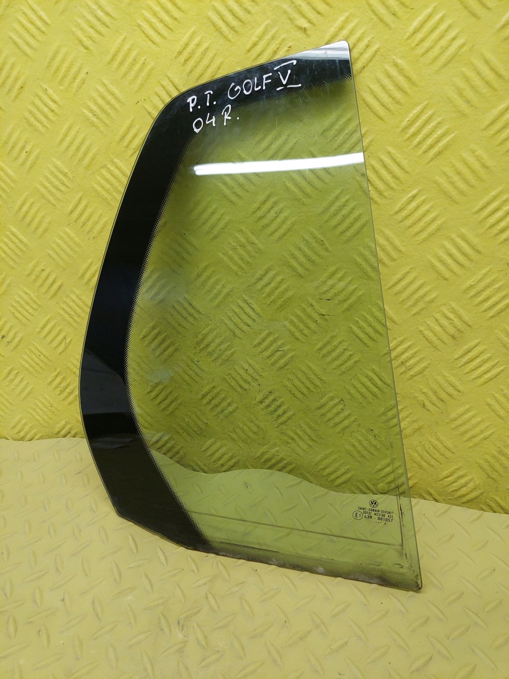 VW GOLF V window door TROJKAT right rear part