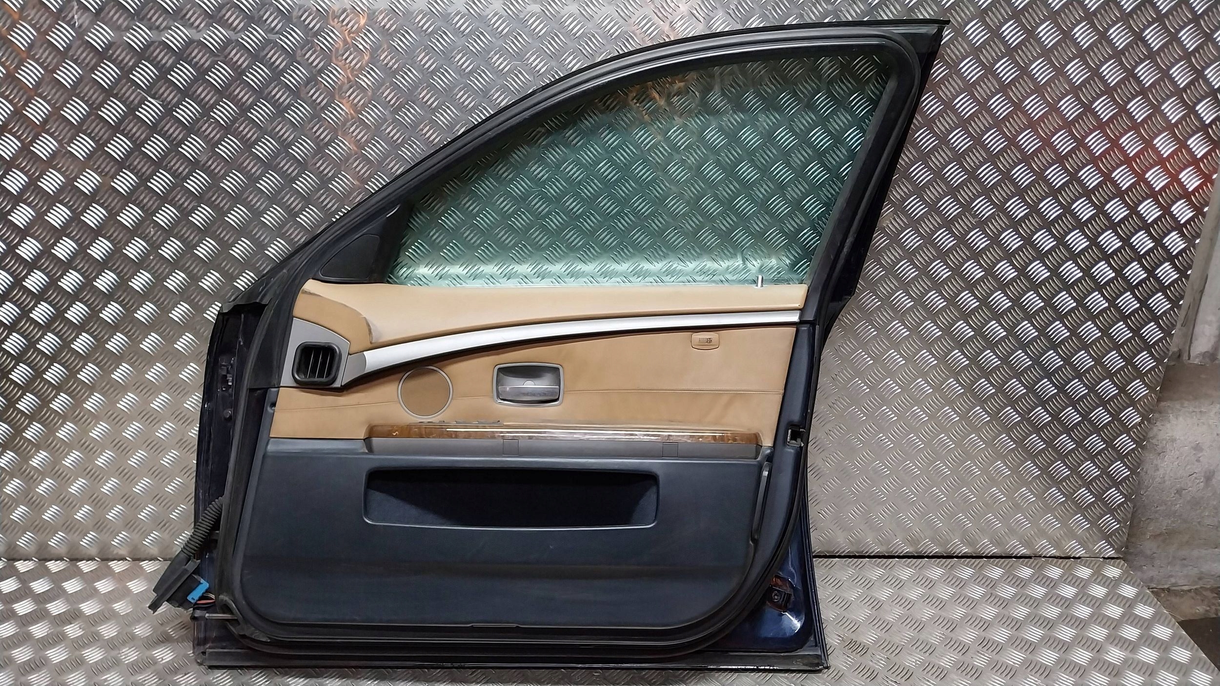 dveře předek pravé BMW 7 E65 01