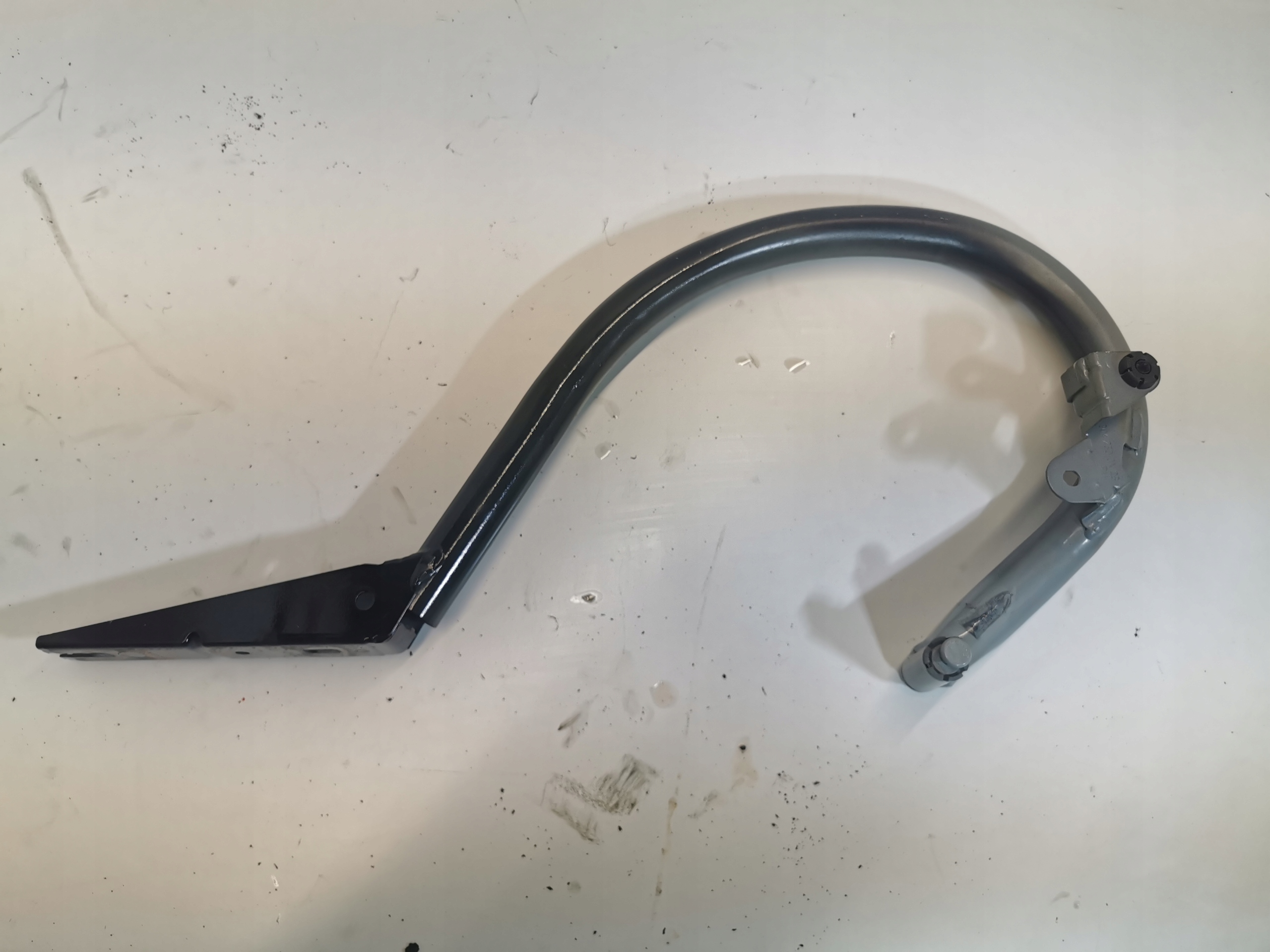 W204 2.2 CDI откидная петля левый и правый A2047500X28