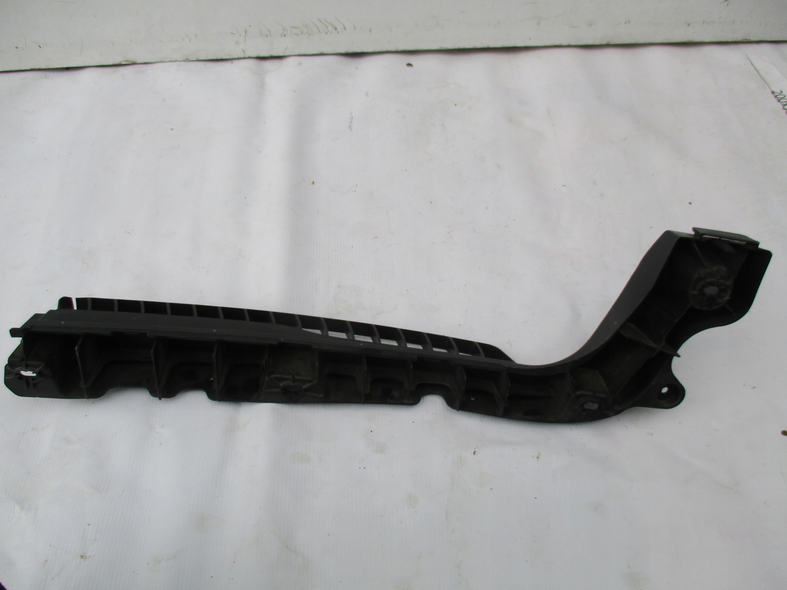 bumper bracket rear part left Skoda Fabia III Kombi 6V9807863