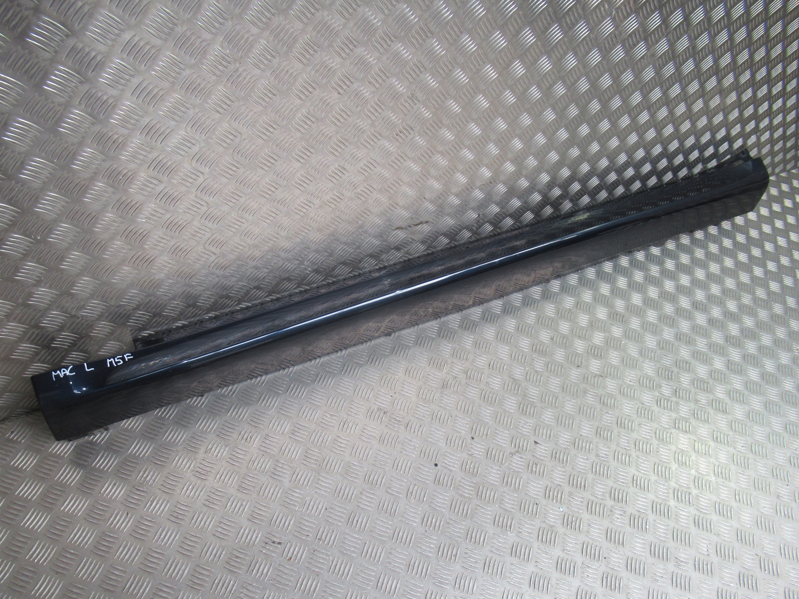 молдинг порога левый MACAN РЕСТАЙЛИНГ M5F 95B854883A