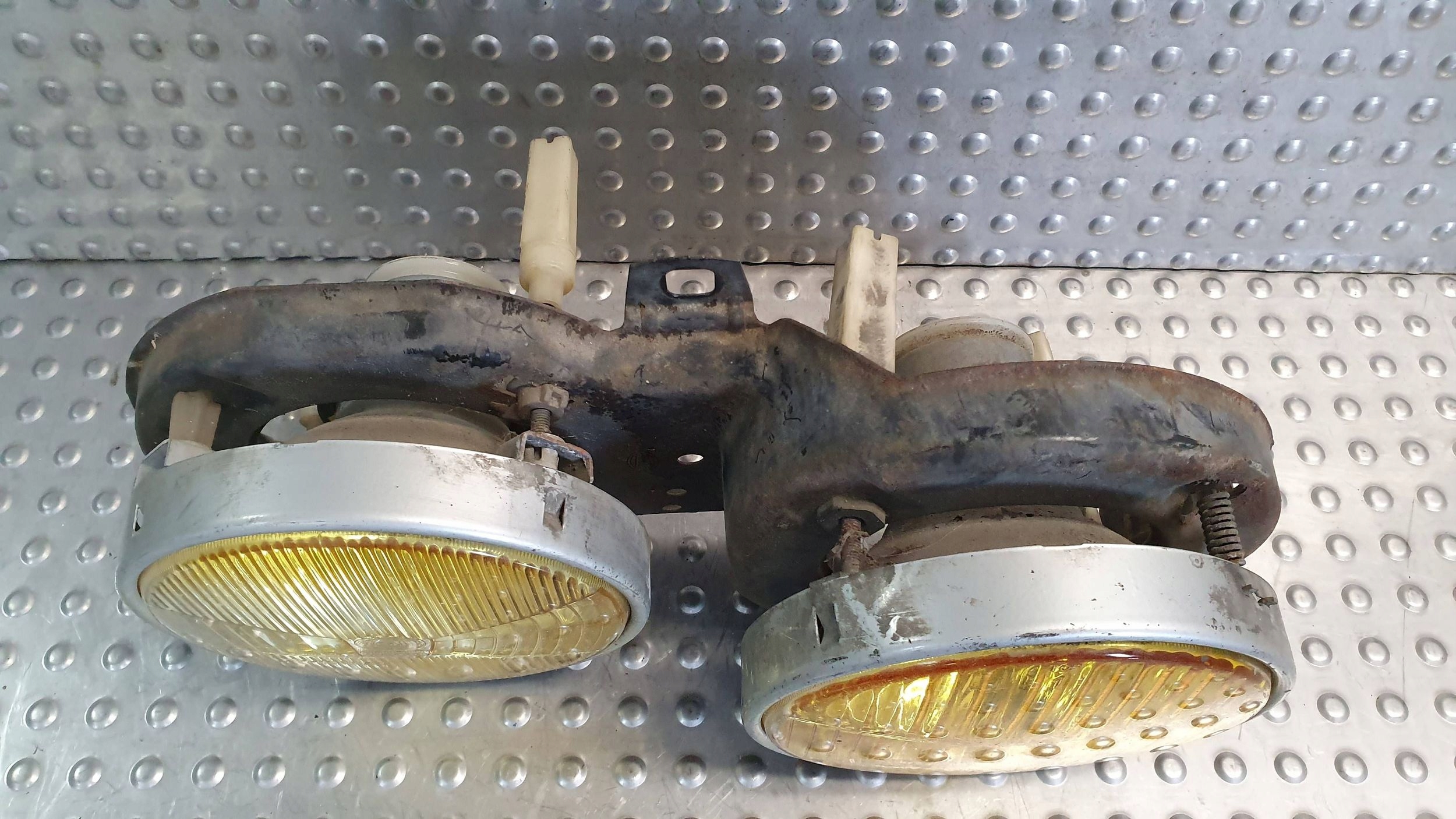 light front right BMW 3 E30 ZOLTA YELLOW 82