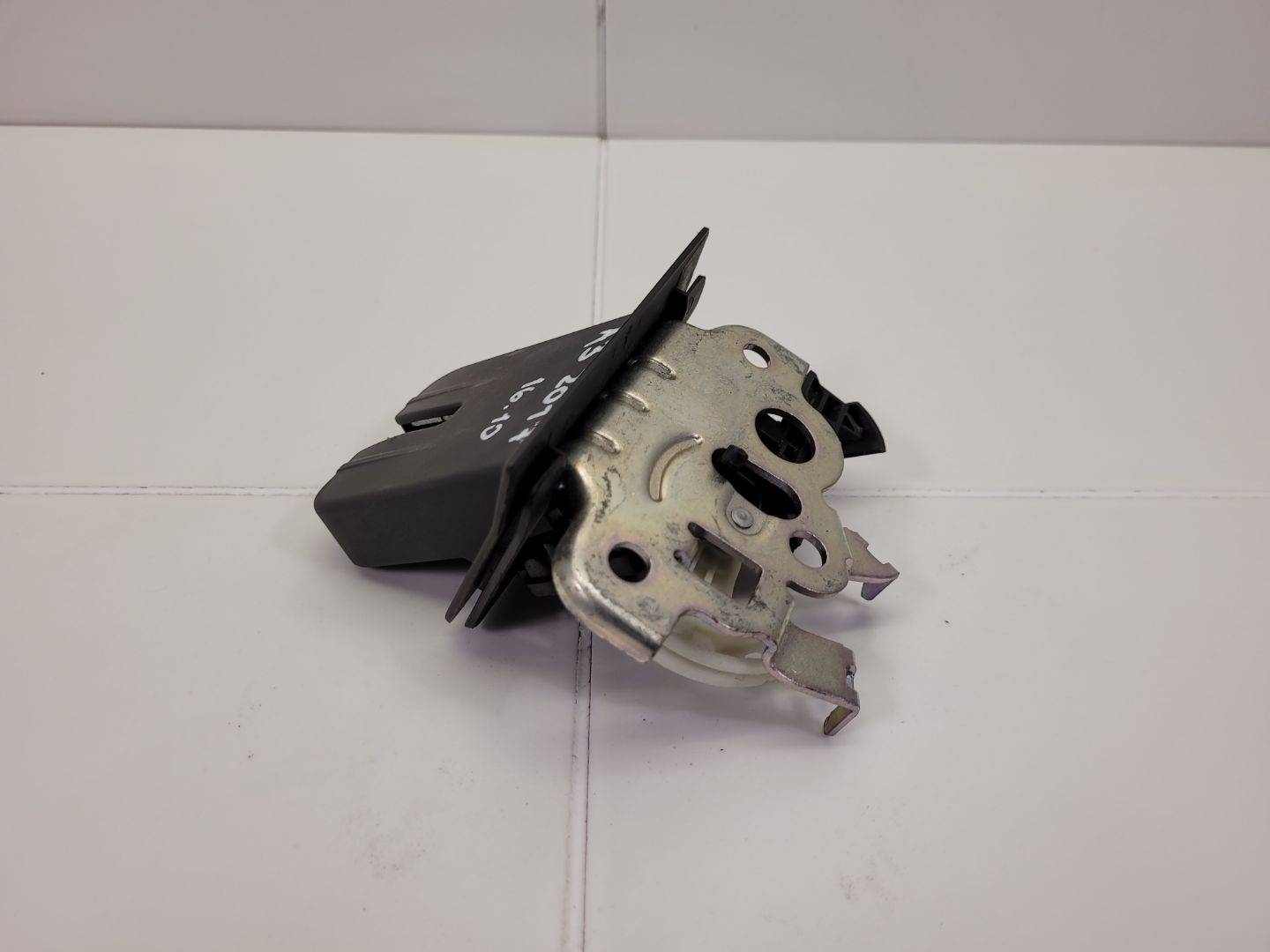 lock bonnet boot Audi A3 8V facelift 2018 8R0.827.505.A