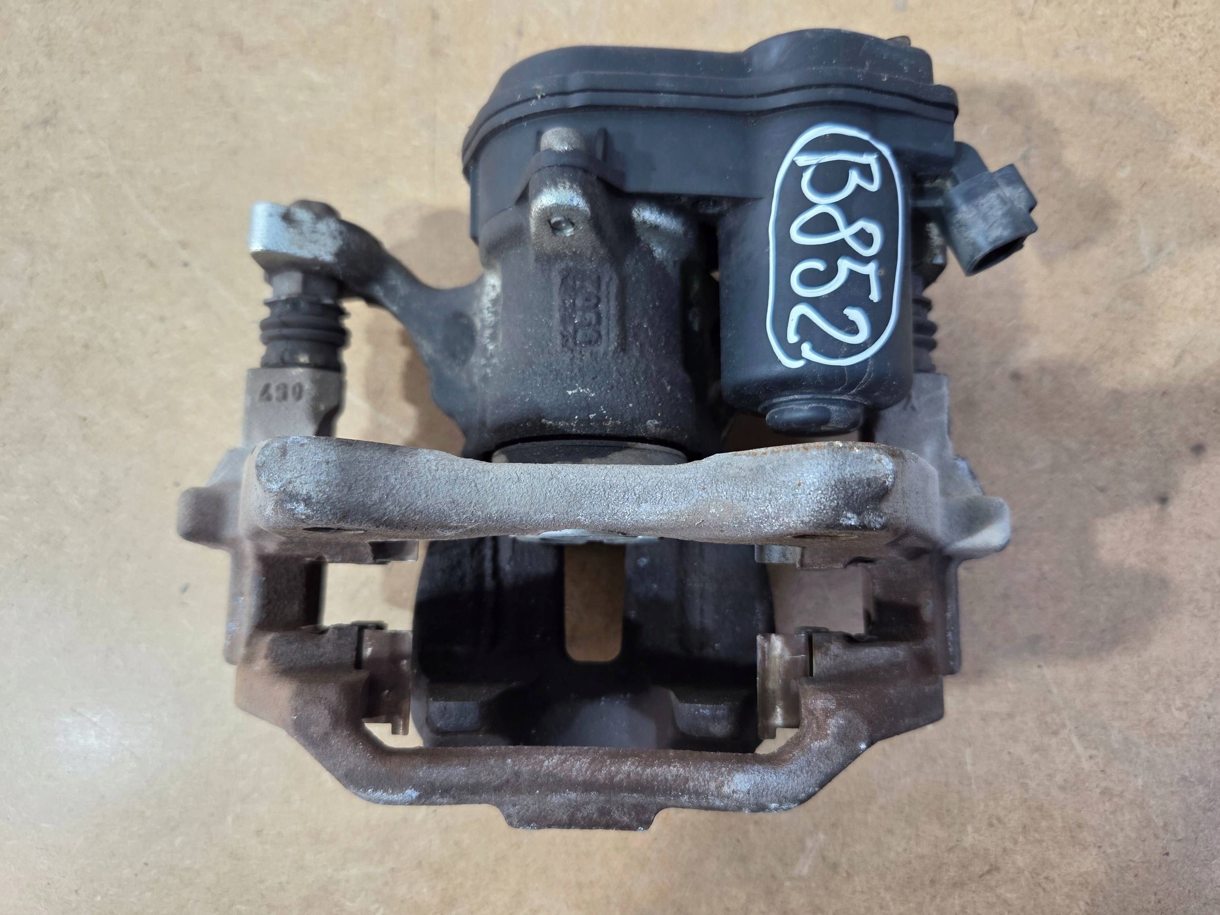 Toyota Corolla E210 E21 caliper brake rear left F391 (B852)