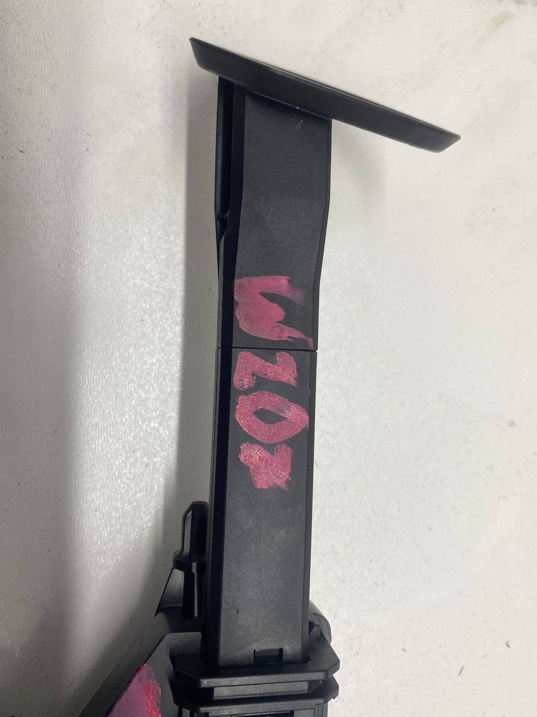 PODAJNIK supports right front MERCEDES E-KLASA C207 W207 A2078600282