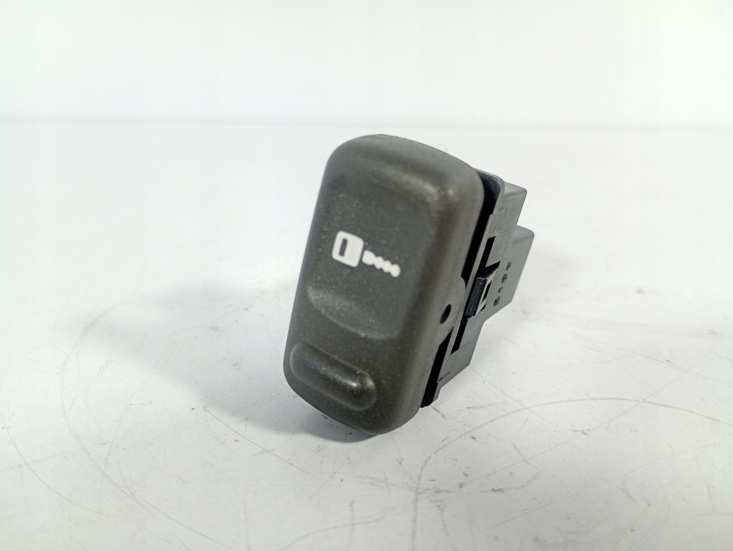 Volvo V40 95-04 switch switch button of a lock central OE 30613568