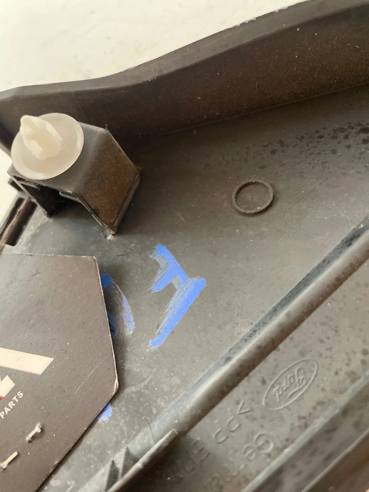 Couvre trojkat de couverture Aile Gauche Avant Ford Focus MK3