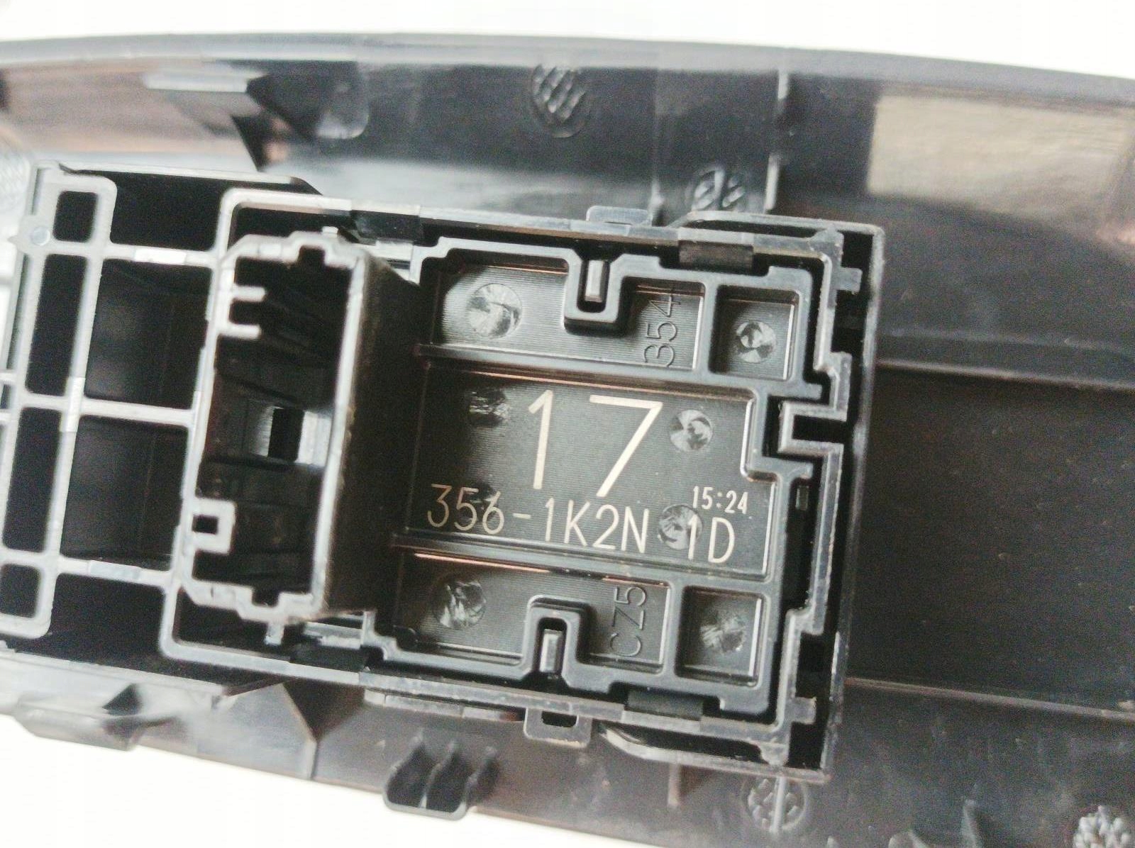 window control switch 356-1K2N-1D 74231-K0080 Toyota Yaris IV (2020- )