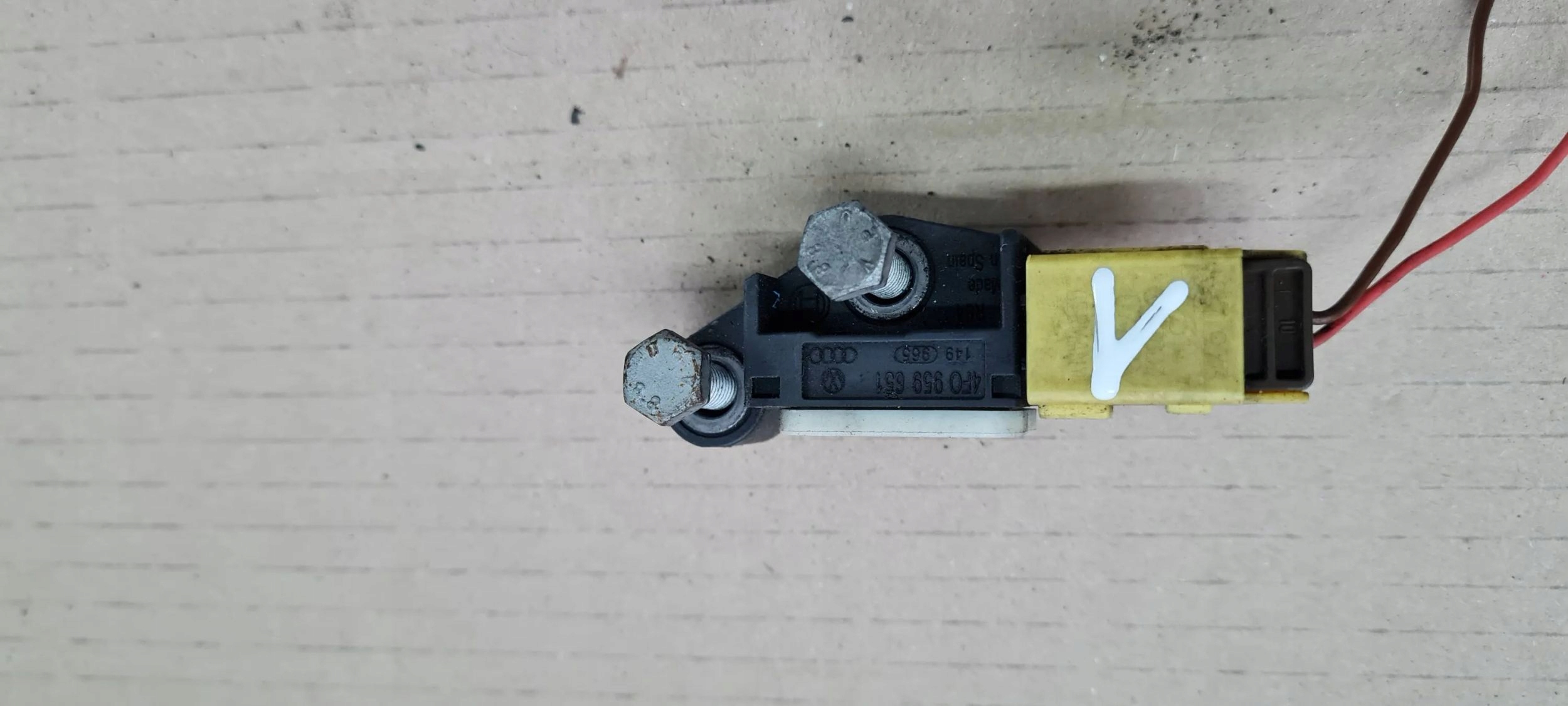 A6 C6 LIFT snímač SENSOR naražení UDERZENIOWY 4F0959651