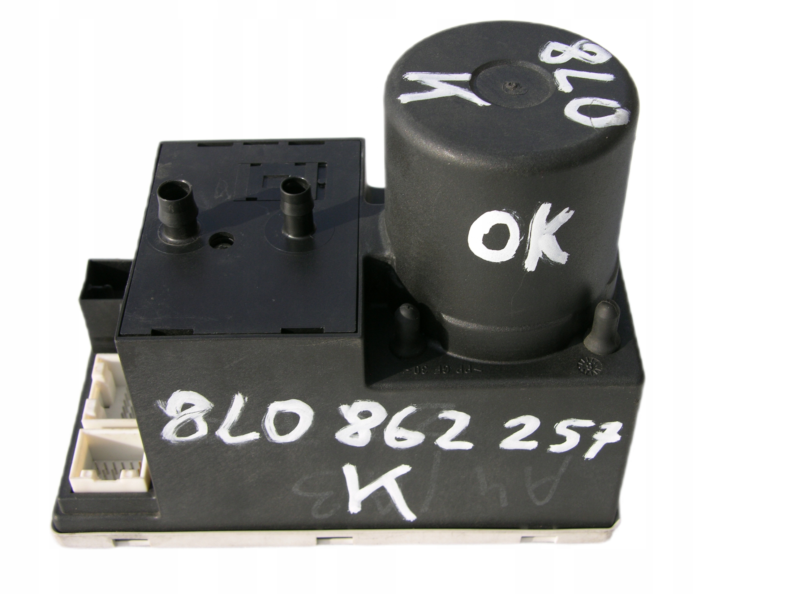 POMPKA CENTRALNEGO ZAMKA AUDI A3 A4 A6 8L0862257K EAN (GTIN) 5903943988105