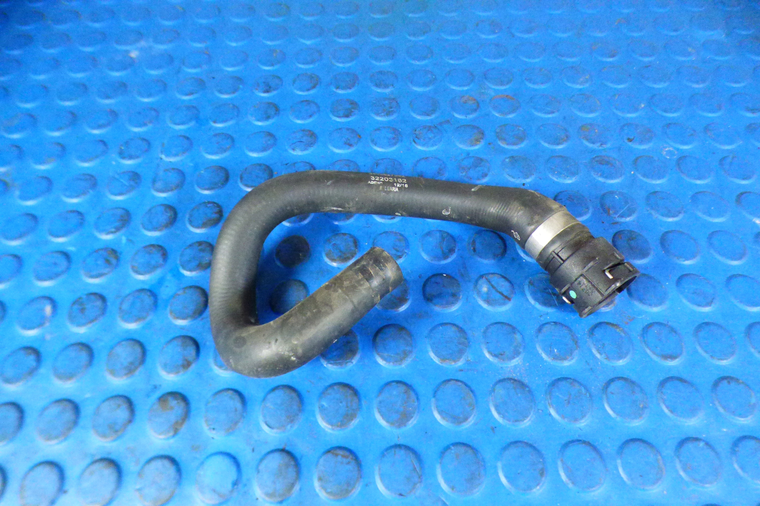crijevo vode 32203162 VOLVO S60 V60 III 2.0D