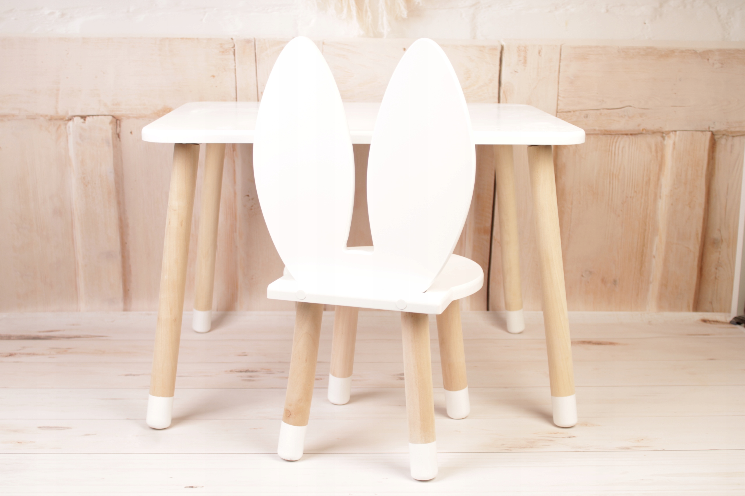 Zestaw Mebli Królik, stół z jednym krzesłem Marka inna