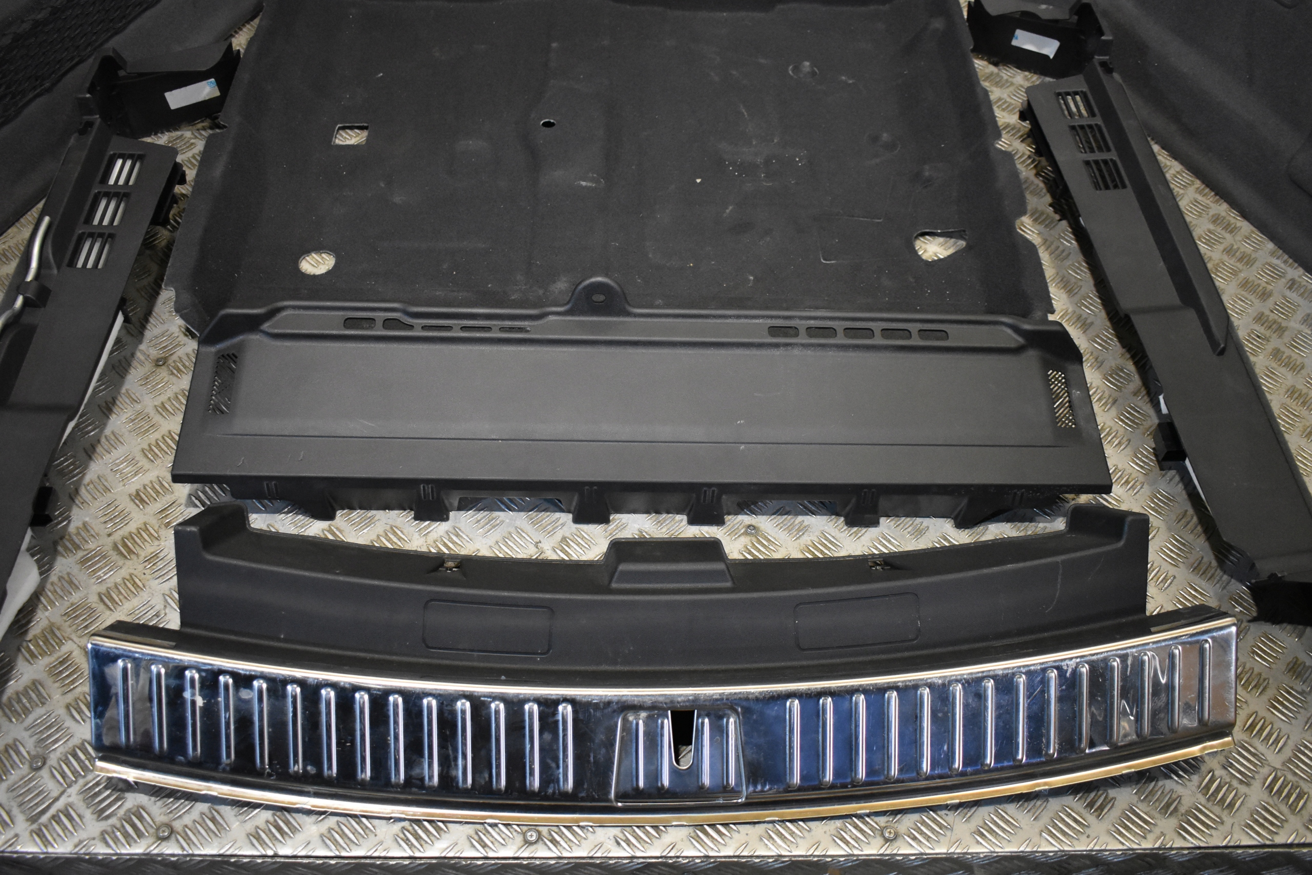 IDEALNY KPL boot upholstery - grey PORSCHE CAYENNE 9Y SUV 1