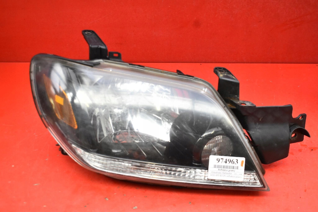 REFLEKTOR right light front EU MITSUBISHI OUTLANDER 1 and 01-08