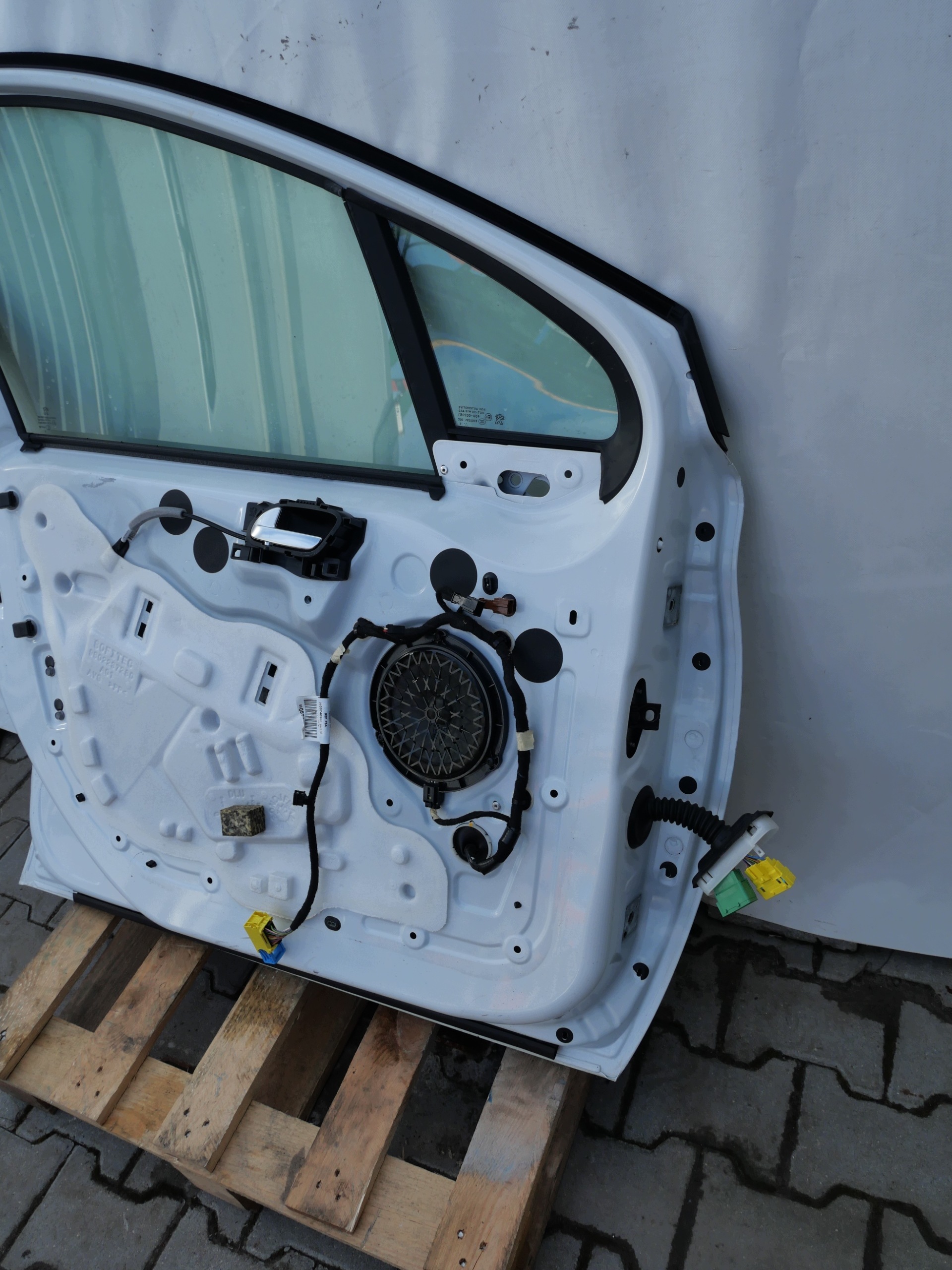 PEUGEOT 2008 dveře levý předek