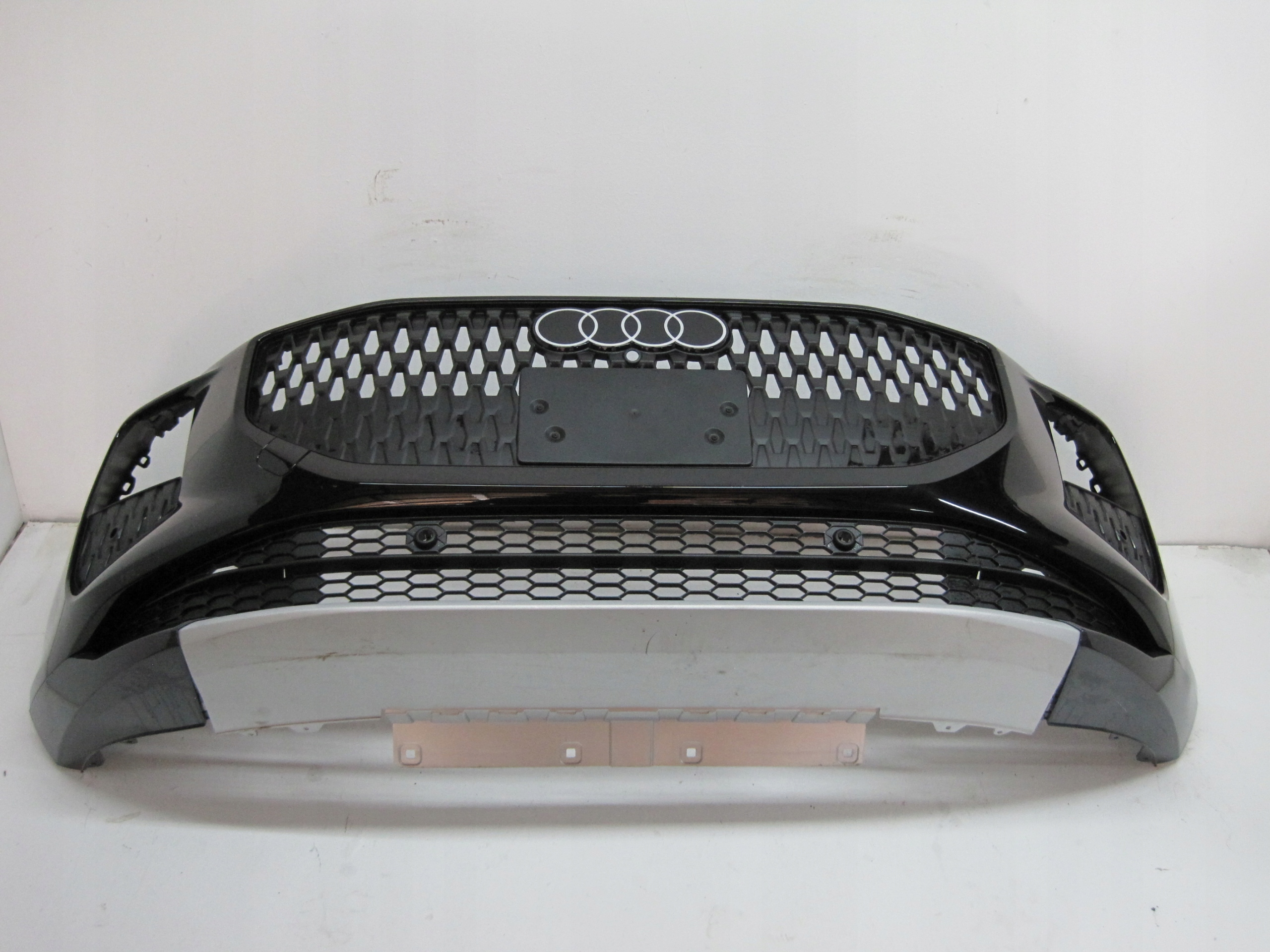 bumper AUDI Q3 83H 25R front front