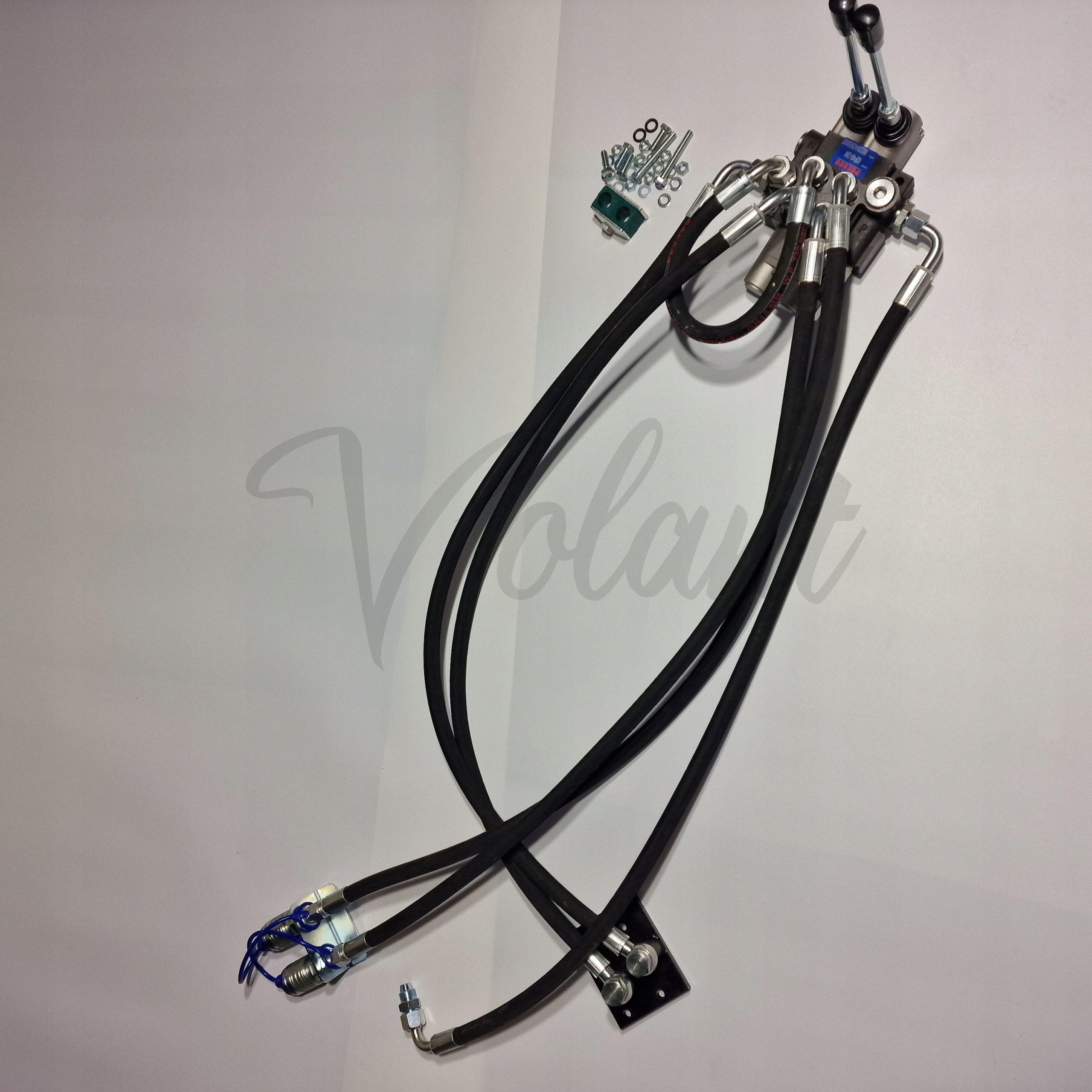 ROZDZIELACZ 2 SEKCYJNY ZEWNĘTRZNY C-330 PŁYWAJĄCE 2 SEKCJE HYDRAULICZNY Producent części Volant