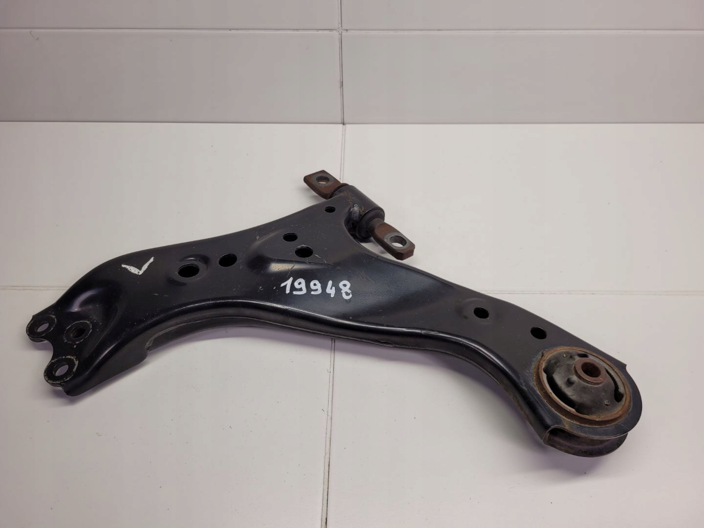 arm front left side Toyota RAV4 5 (XA50) 2019