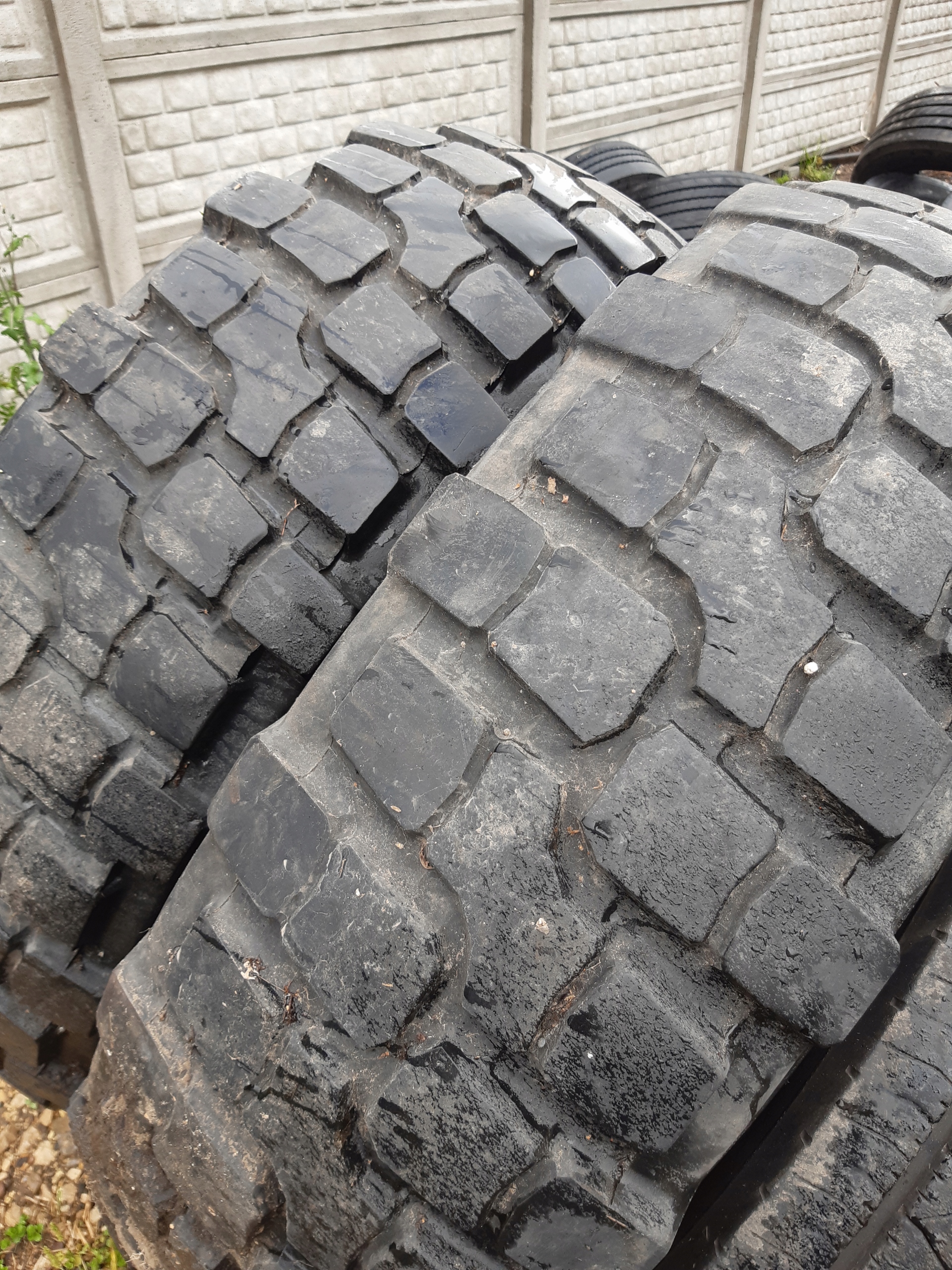 14.00R20 Semperit Gigant Steel opony Marka Semperit