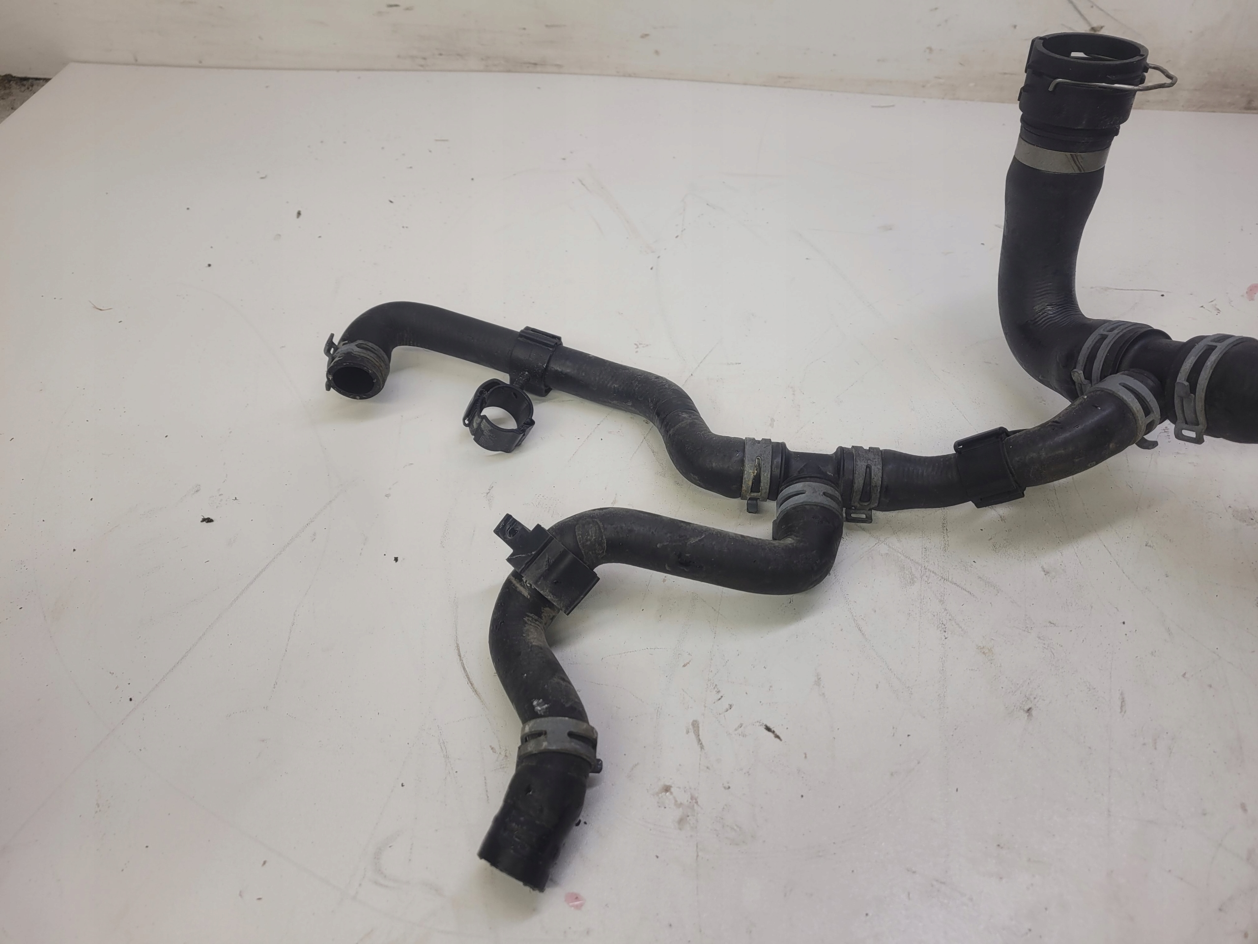 CIJEVČICA PRIJENOS VODE AUDI A4 B8 A5 LIFT 8K0122101G