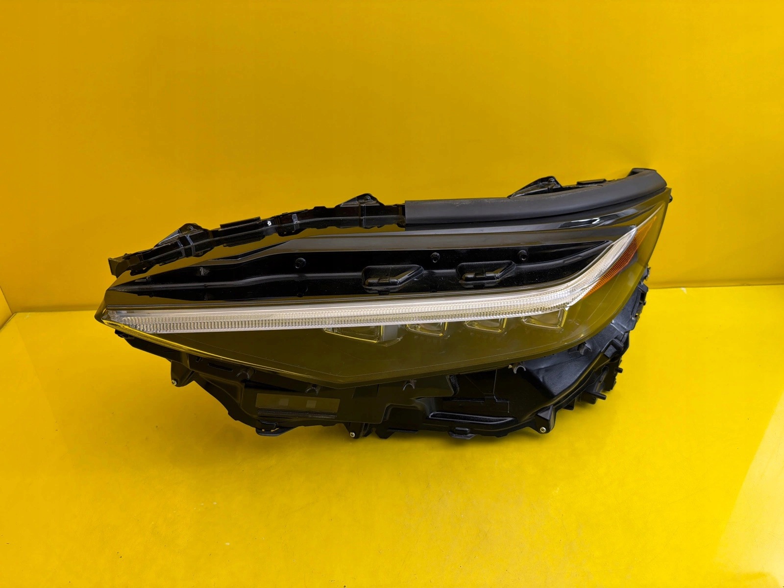 light left front Toyota BZ4X Full Led 2022