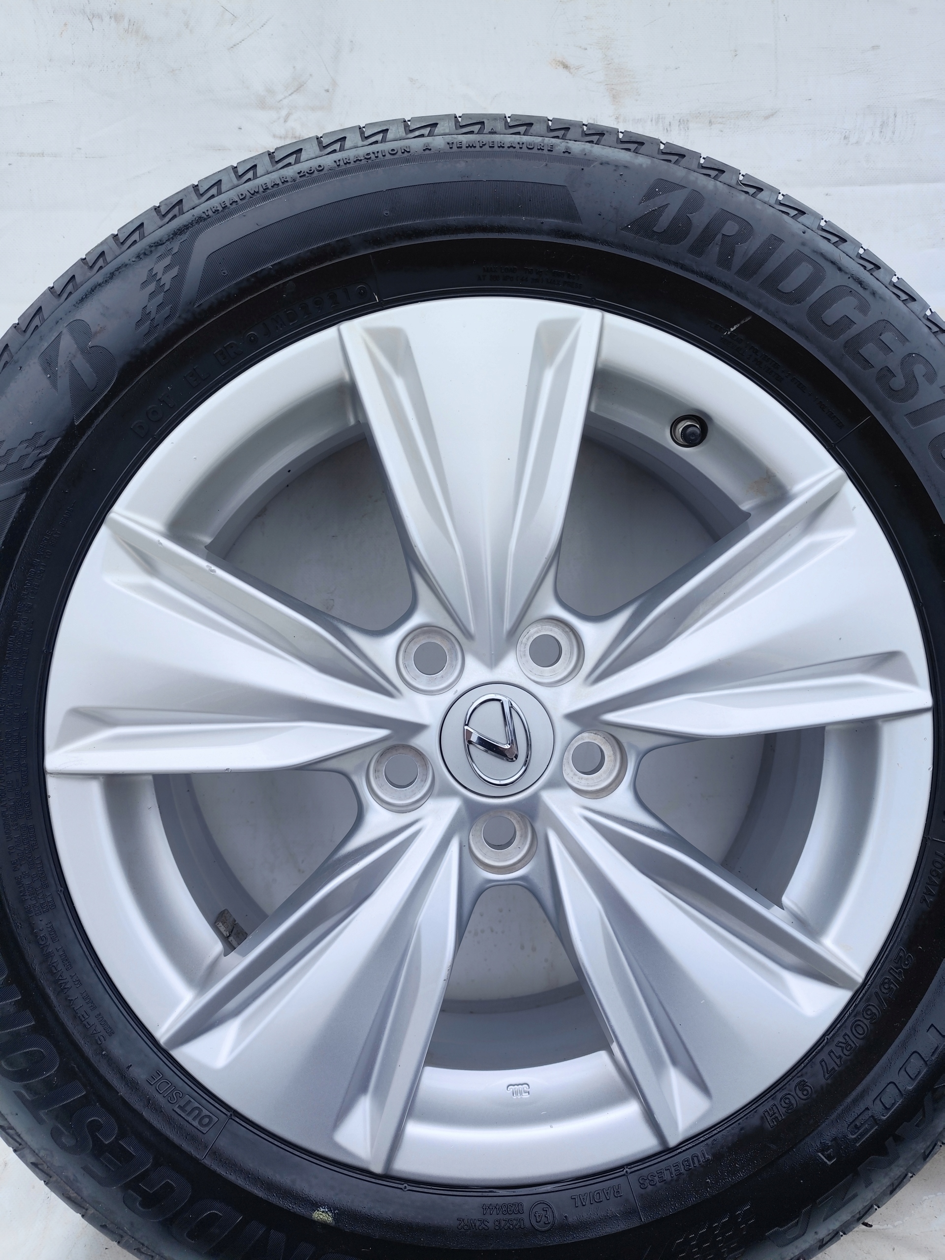 LEXUS UX wheels discs 215/60/17
