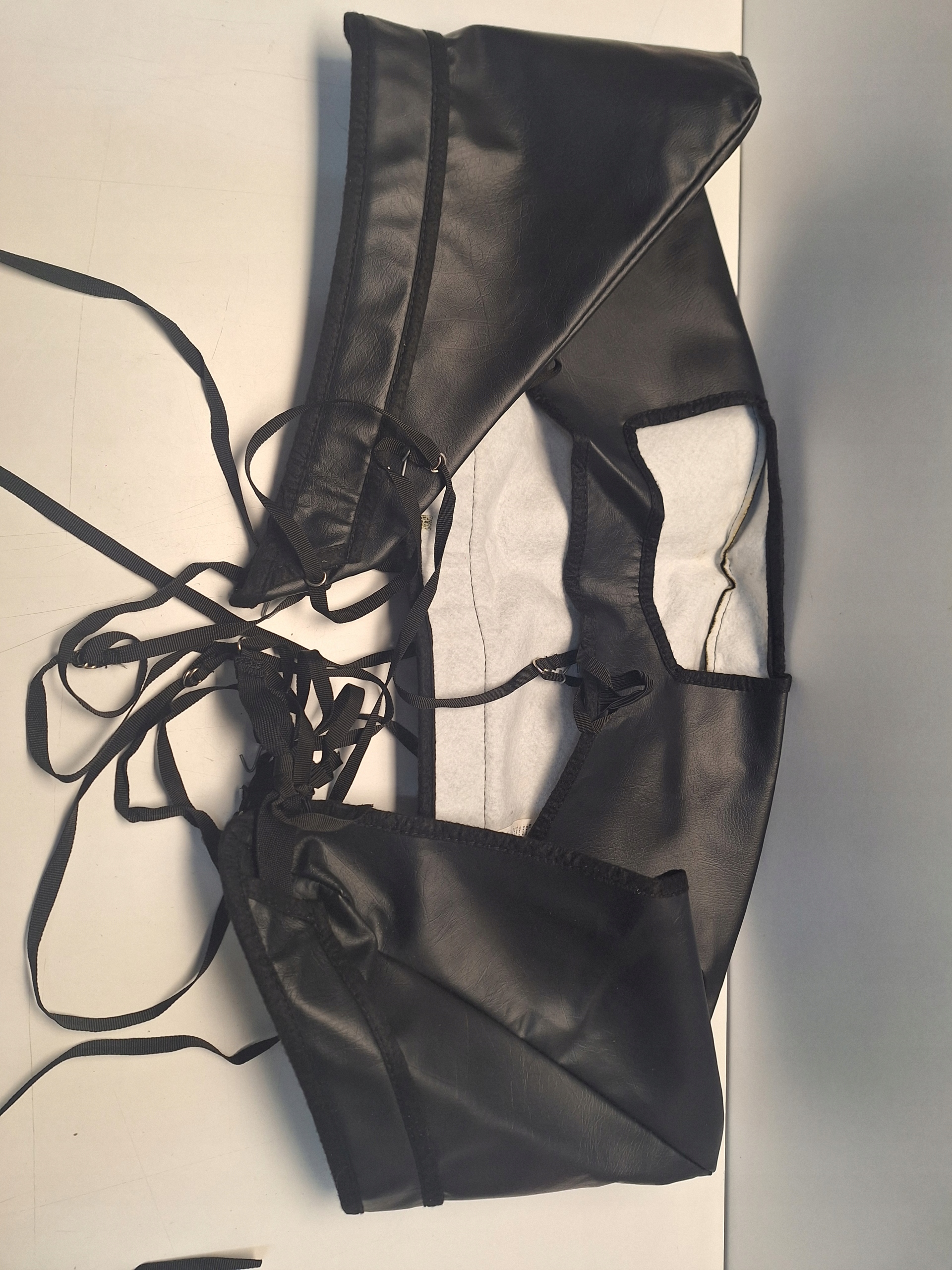 BRA OWIEWKA MASKI SKÓRA NA MASKĘ Toyota Aygo 2011-2014 Czarny EAN (GTIN) 7207268971