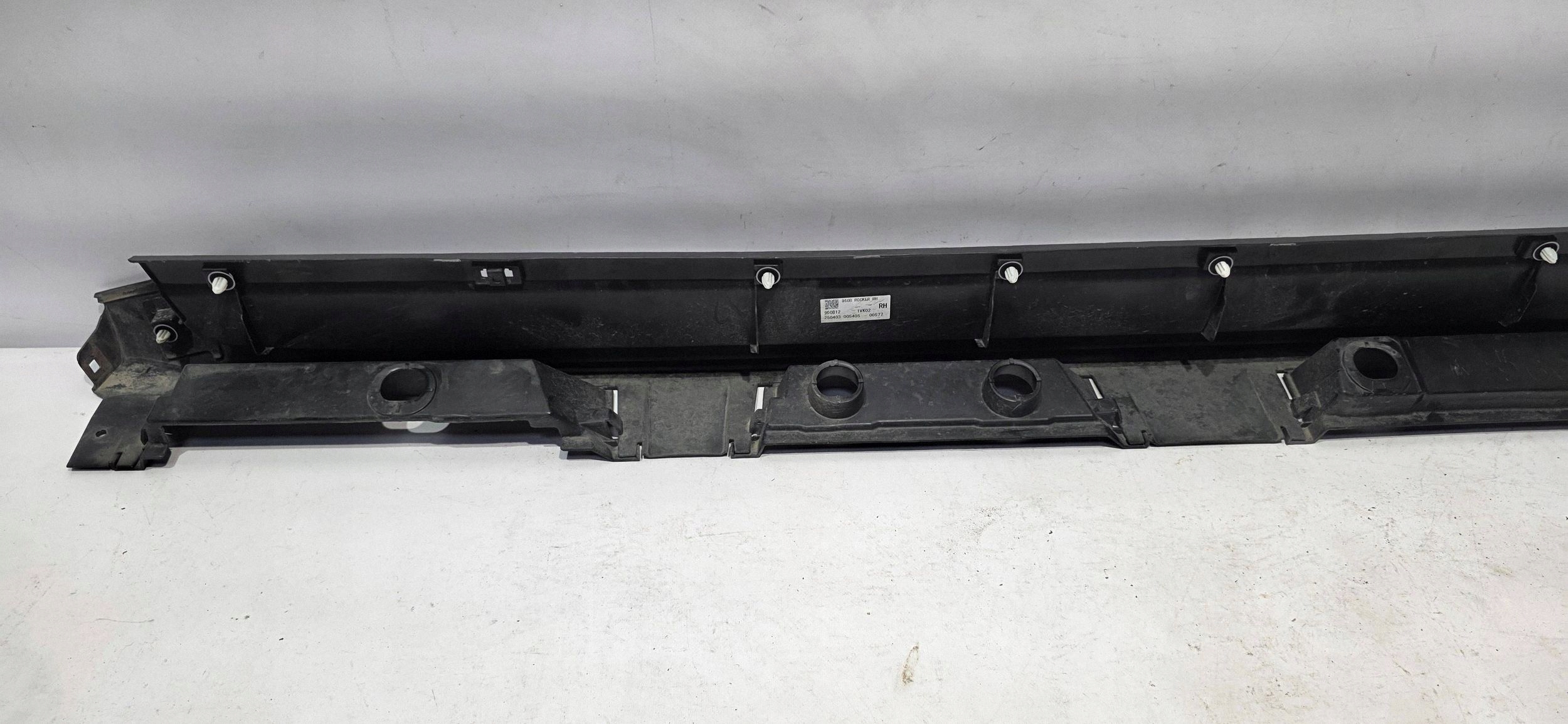 moulding threshold right side Lexus LBX 7585052110