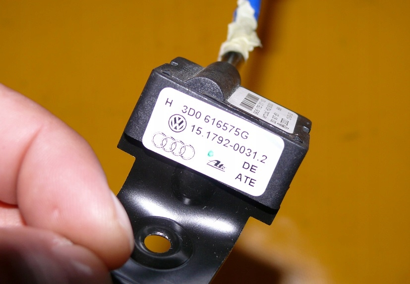 Sensor PRZYSPIESZENIA VW PHAETON 02-05 3D0616575G