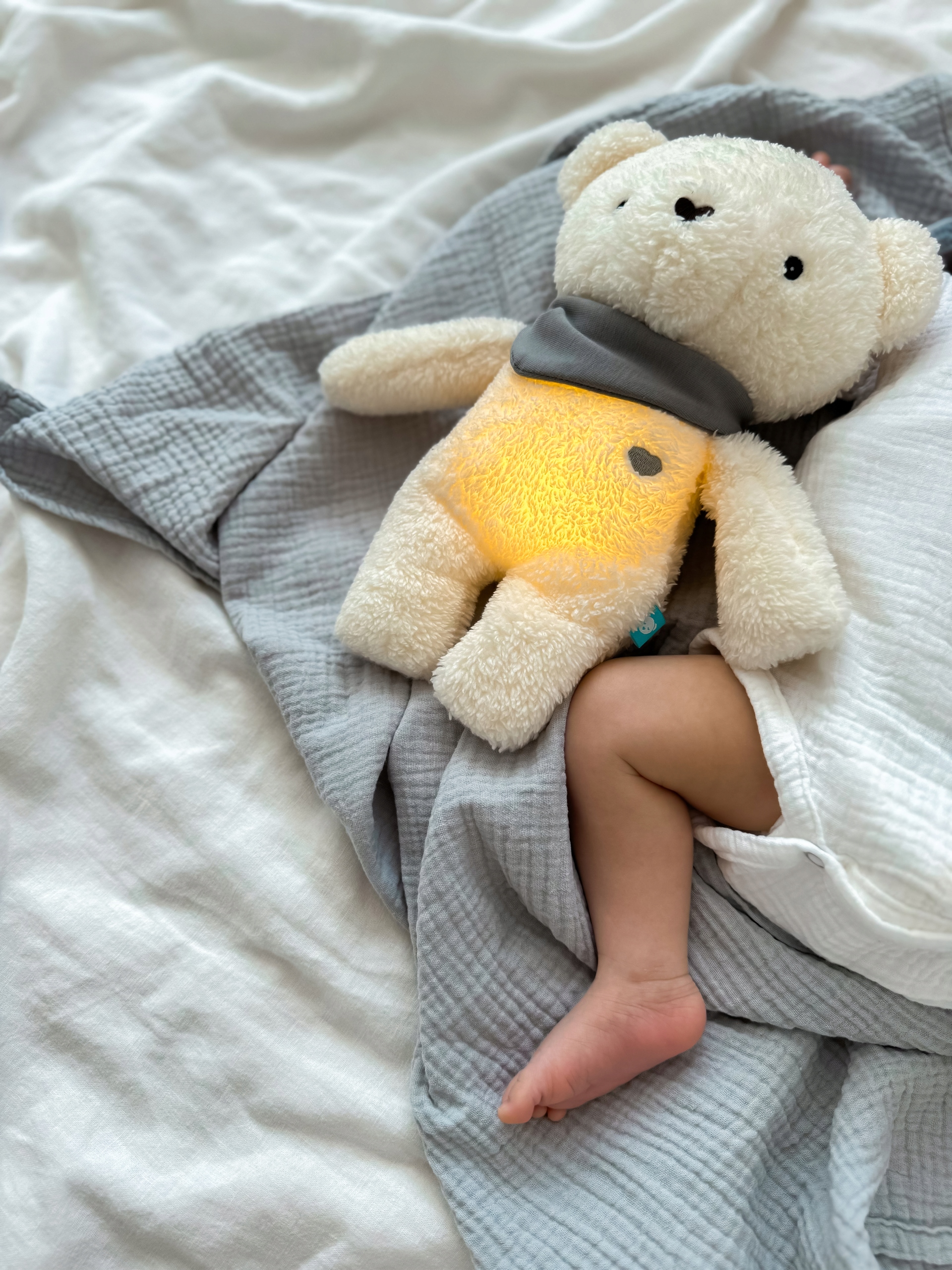 SZUMISIE MIŚ 5W1 Z APASZKĄ MASKOTKA USYPIACZ LAMPKA SZUM CZUJNIK SNU+GRATIS Wiek dziecka 0 +