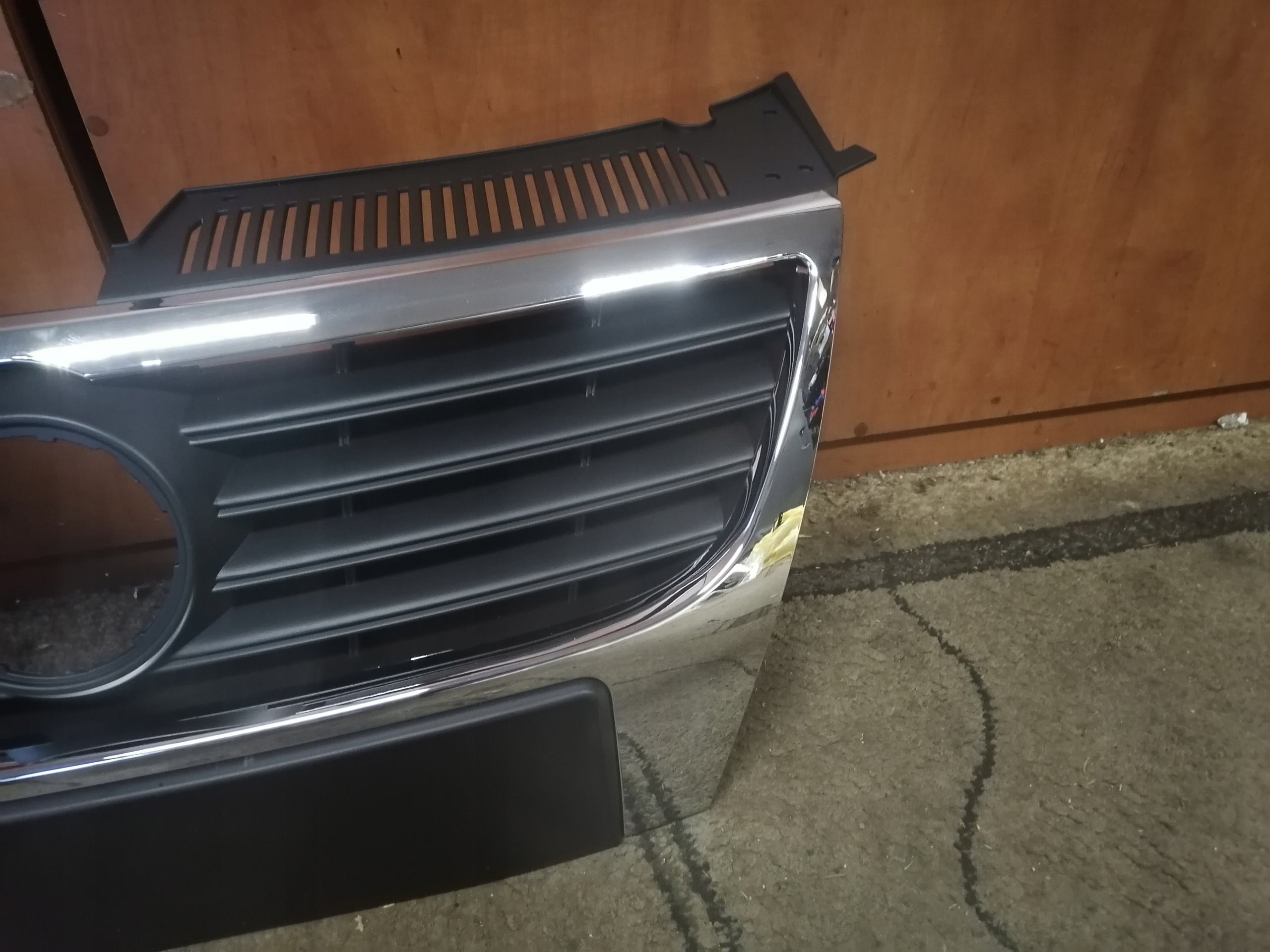 решетка радиатора бампер передний vw PASSAT B6