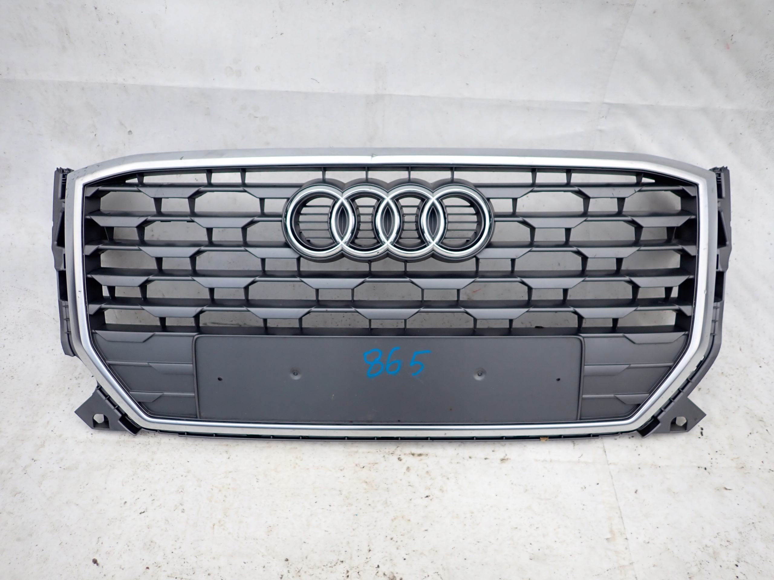 AUDI Q2 81A 16- grill grille radiator