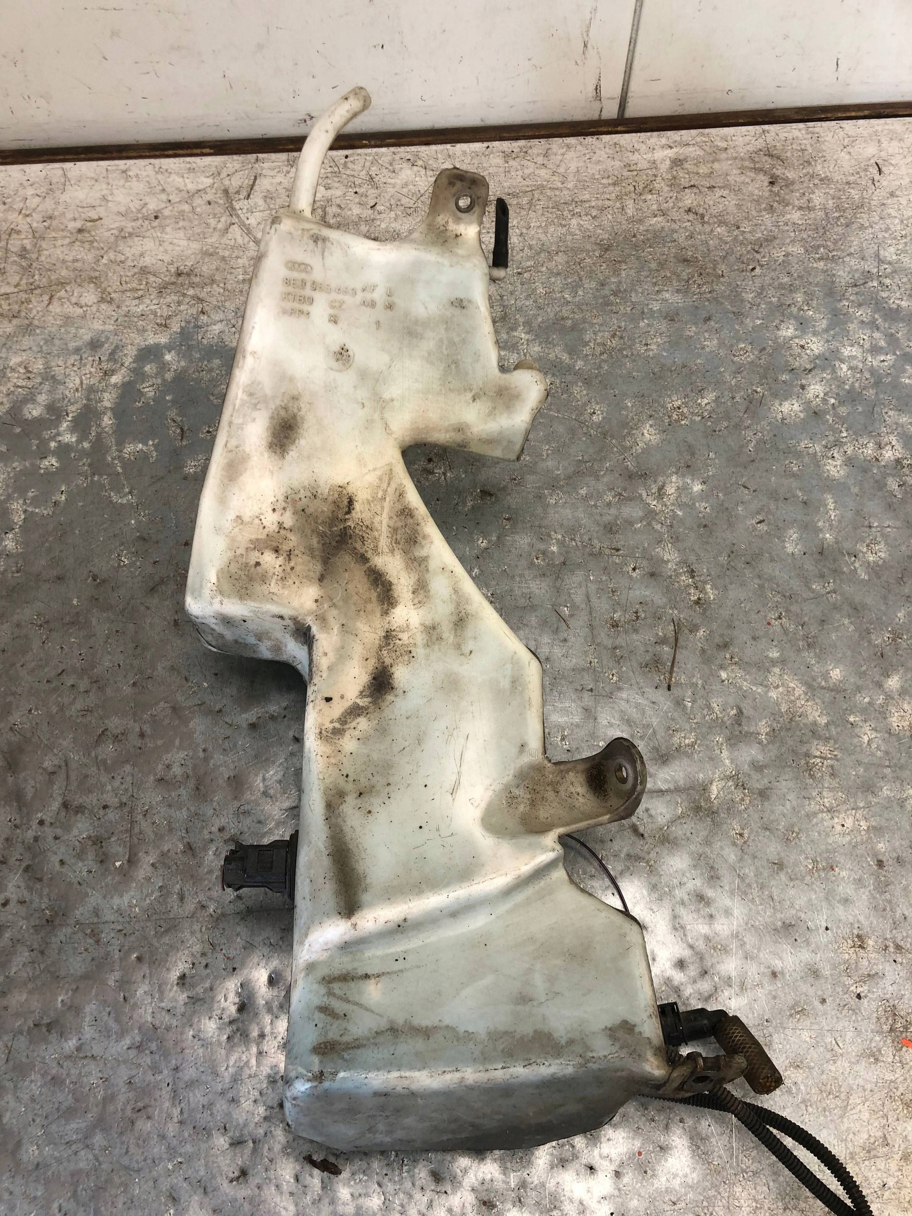 washer fluid tank AUDI A4 B6 KOMBI 8E9955451AC